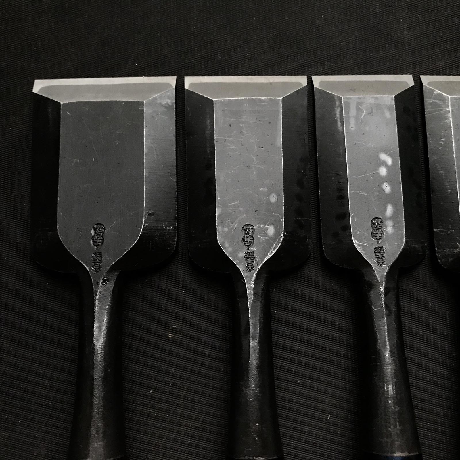 助丸四代目 碓井義雄作 卓上ノミ 木箱入り 四代助丸 碓氷淑郎 追入組鑿 桐箱付 おいれのみ