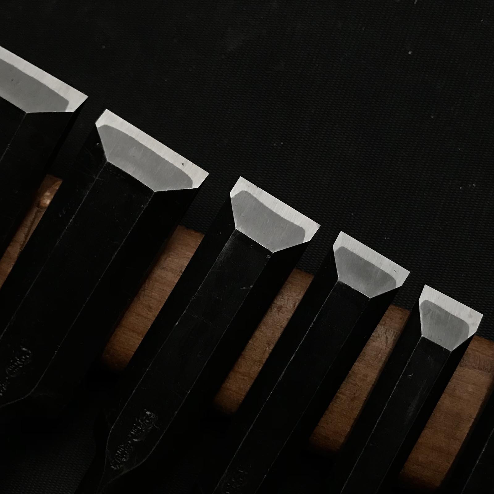 助丸四代目 碓井義雄作 卓上ノミ 木箱入り 四代助丸 碓氷淑郎 追入組鑿 桐箱付 おいれのみ