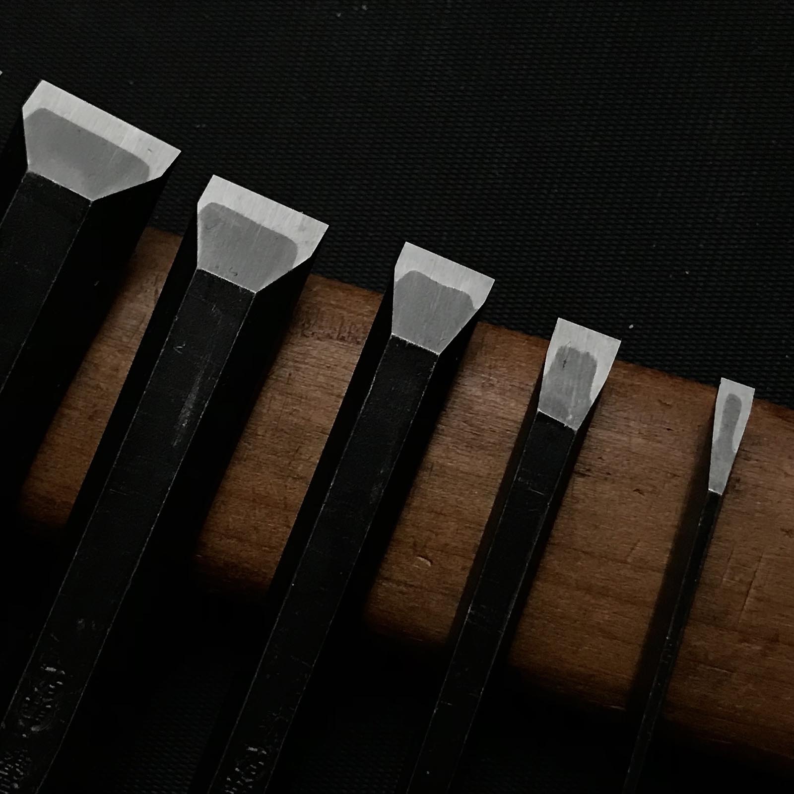 助丸四代目 碓井義雄作 卓上ノミ 木箱入り 四代助丸 碓氷淑郎 追入組鑿 桐箱付 おいれのみ