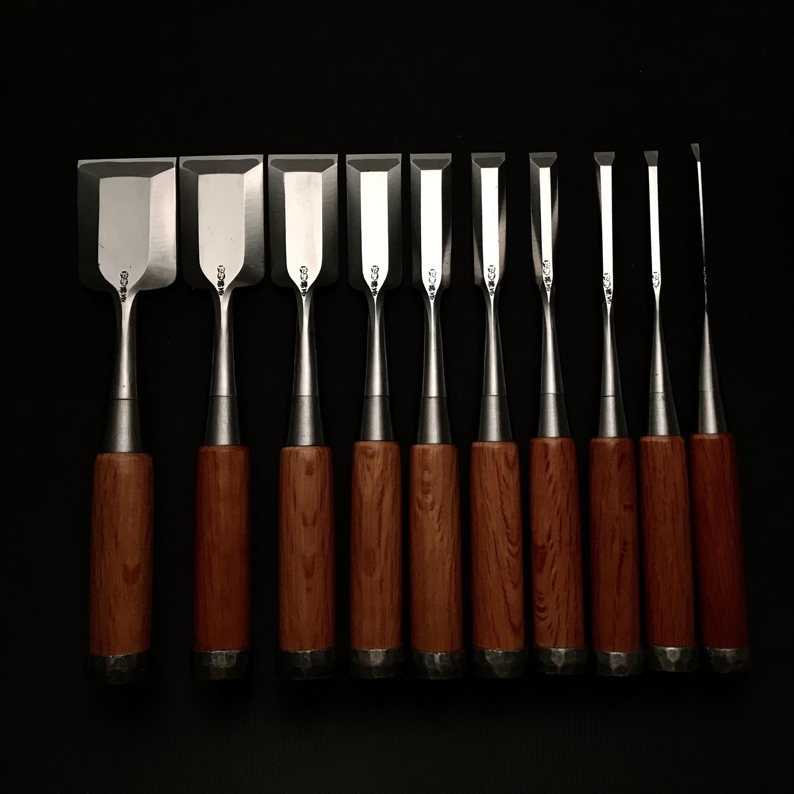 Old stock Toshihiro Bench chisels set by Sukemaru 掘出し物 寿弘 四代助丸問屋銘 碓氷淑郎 追入組鑿 桐箱付 Oirenomi