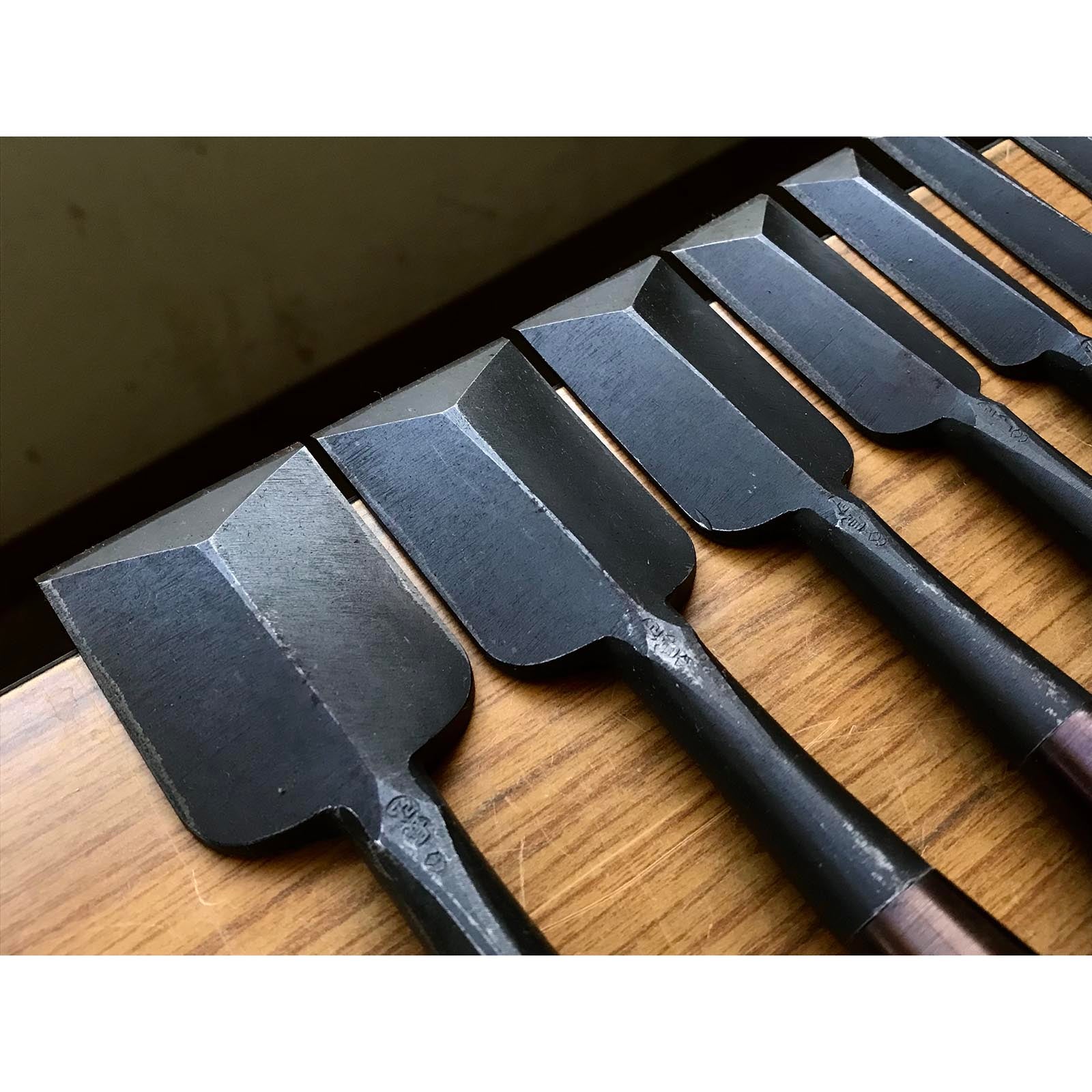 旧蔵 長広(ながひろ)初期作 アリノミセット 掘り出し物 長弘 鎬追入組鑿 10本組 おいれのみ