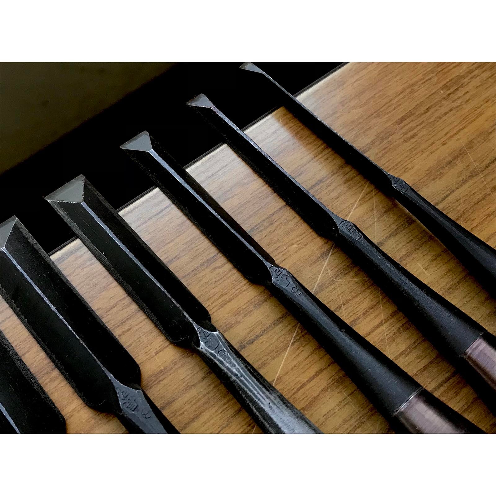 旧蔵 長広(ながひろ)初期作 アリノミセット 掘り出し物 長弘 鎬追入組鑿 10本組 おいれのみ