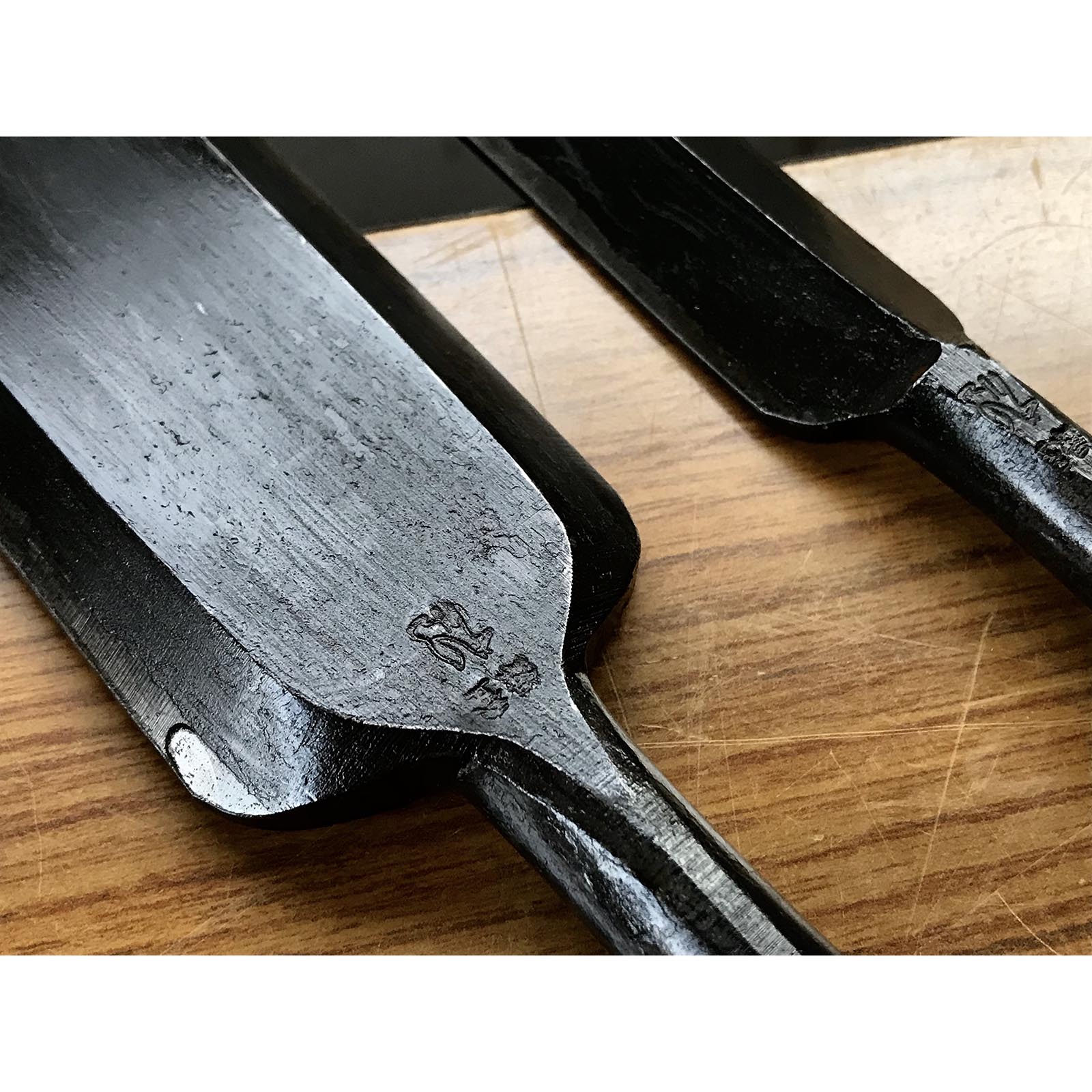 Kitsune Slick Chisels set by Isono Nobuo (Ootsuki-nomi, Hontsuki-Nomi) 磯野信夫作 狐 本突き組鑿 48,24mm