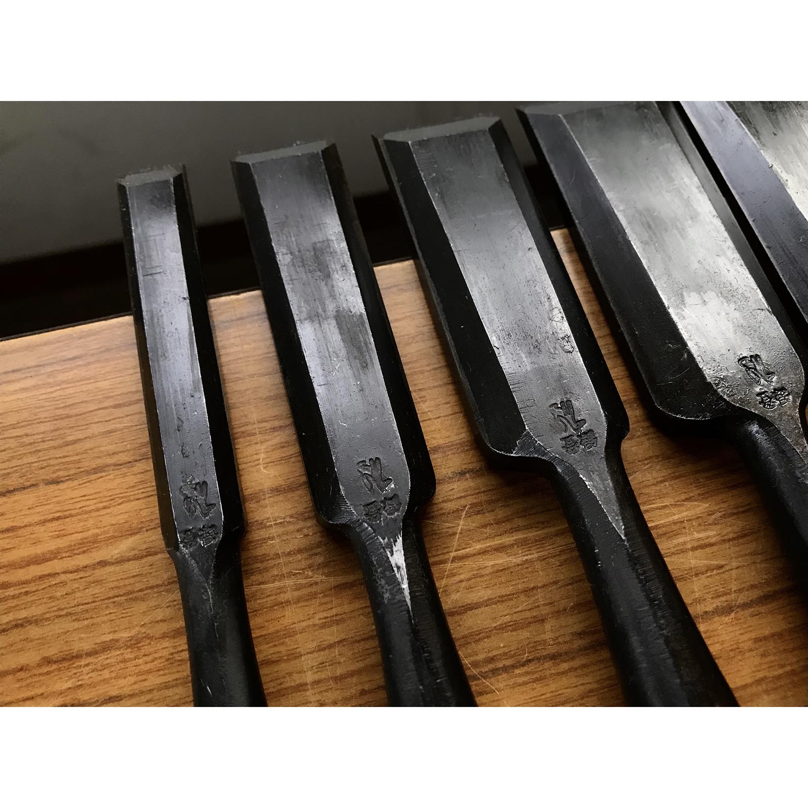磯野信夫作 狐 叩鑿 白樫柄 Kitsune Timber chisels with white steel by Isono Nobuo Tatakinomi