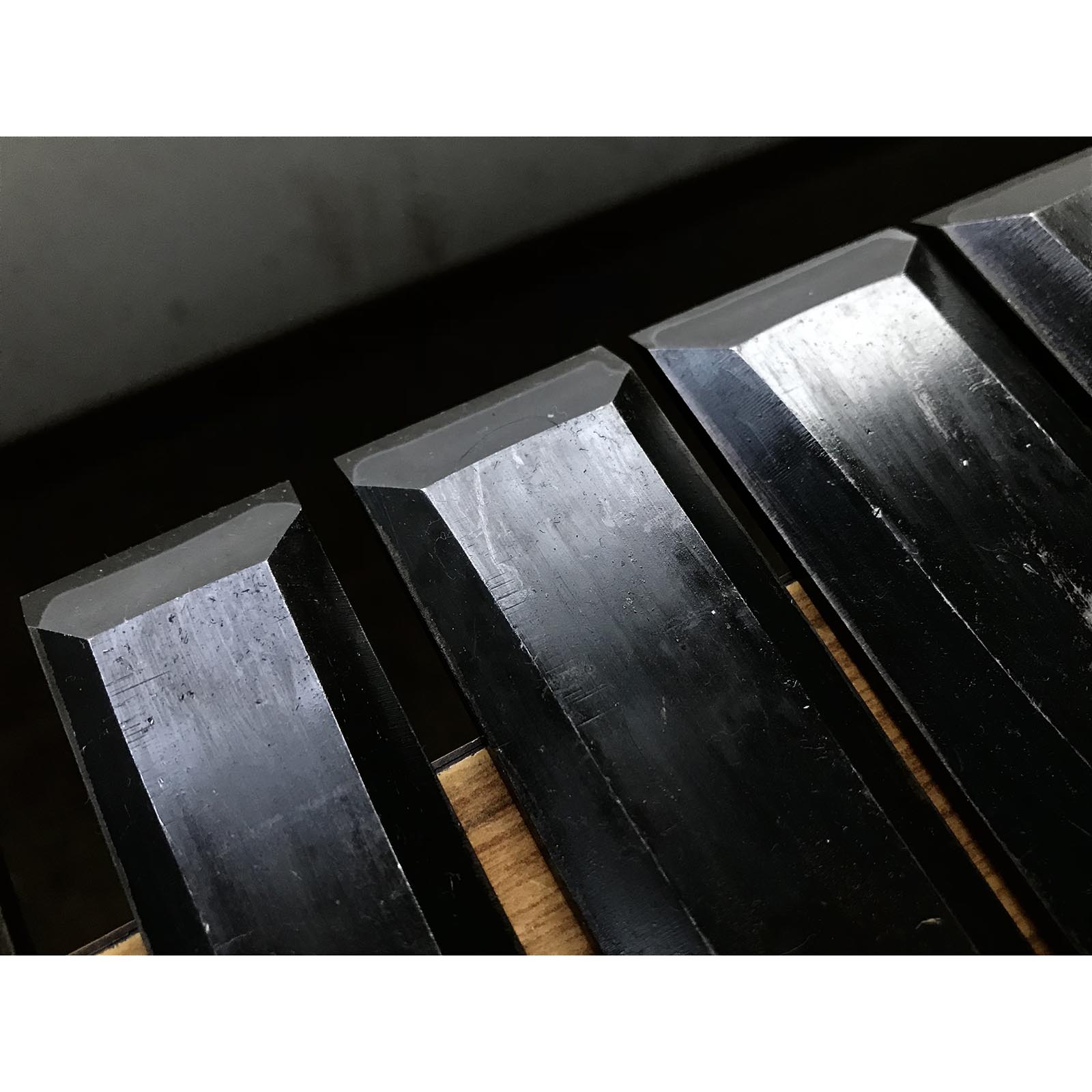 磯野信夫作 狐 叩鑿 白樫柄 Kitsune Timber chisels with white steel by Isono Nobuo Tatakinomi