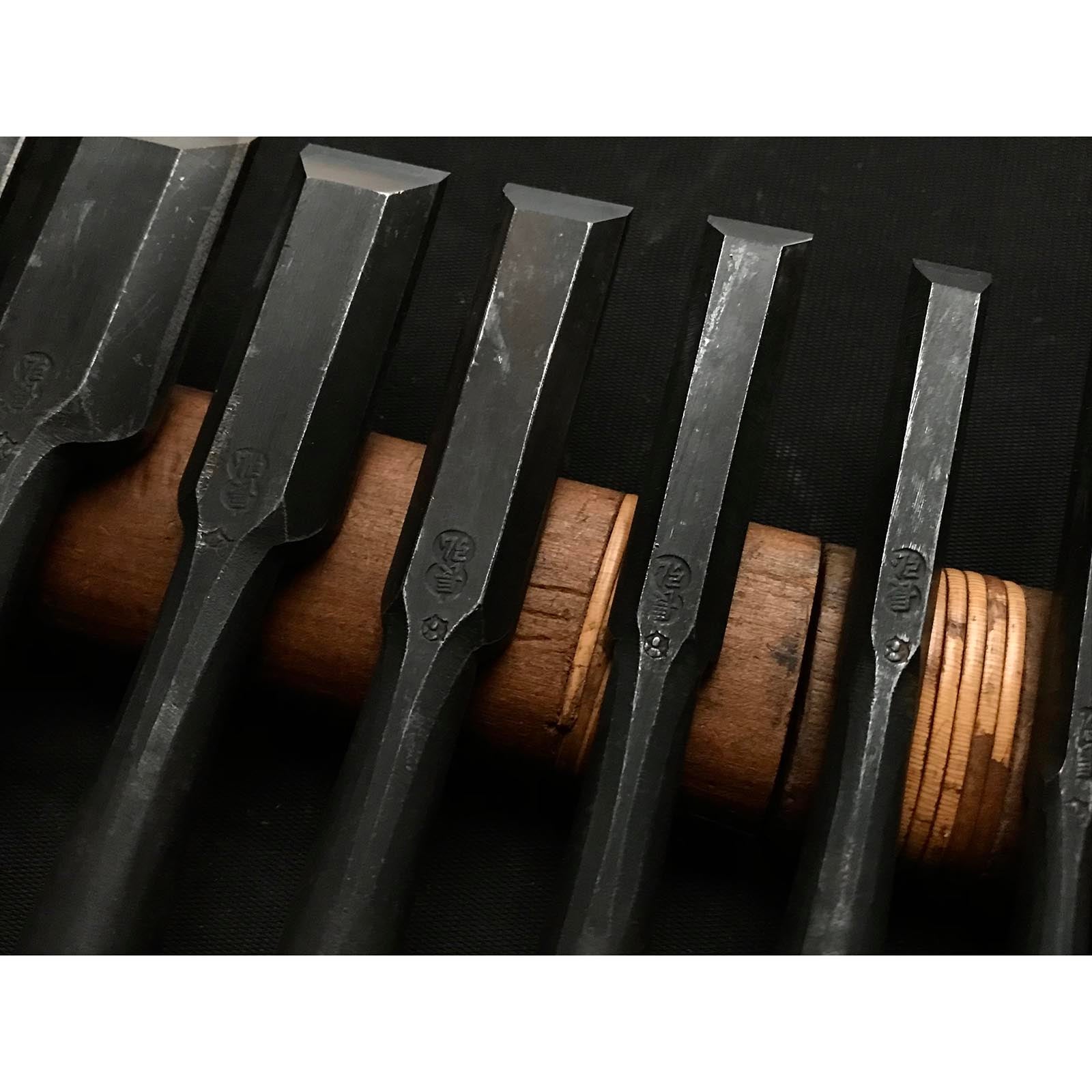 中古長広(ナガヒロ) 卓上ノミセット 中古長弘 追入組鑿 8本組 おいれのみ