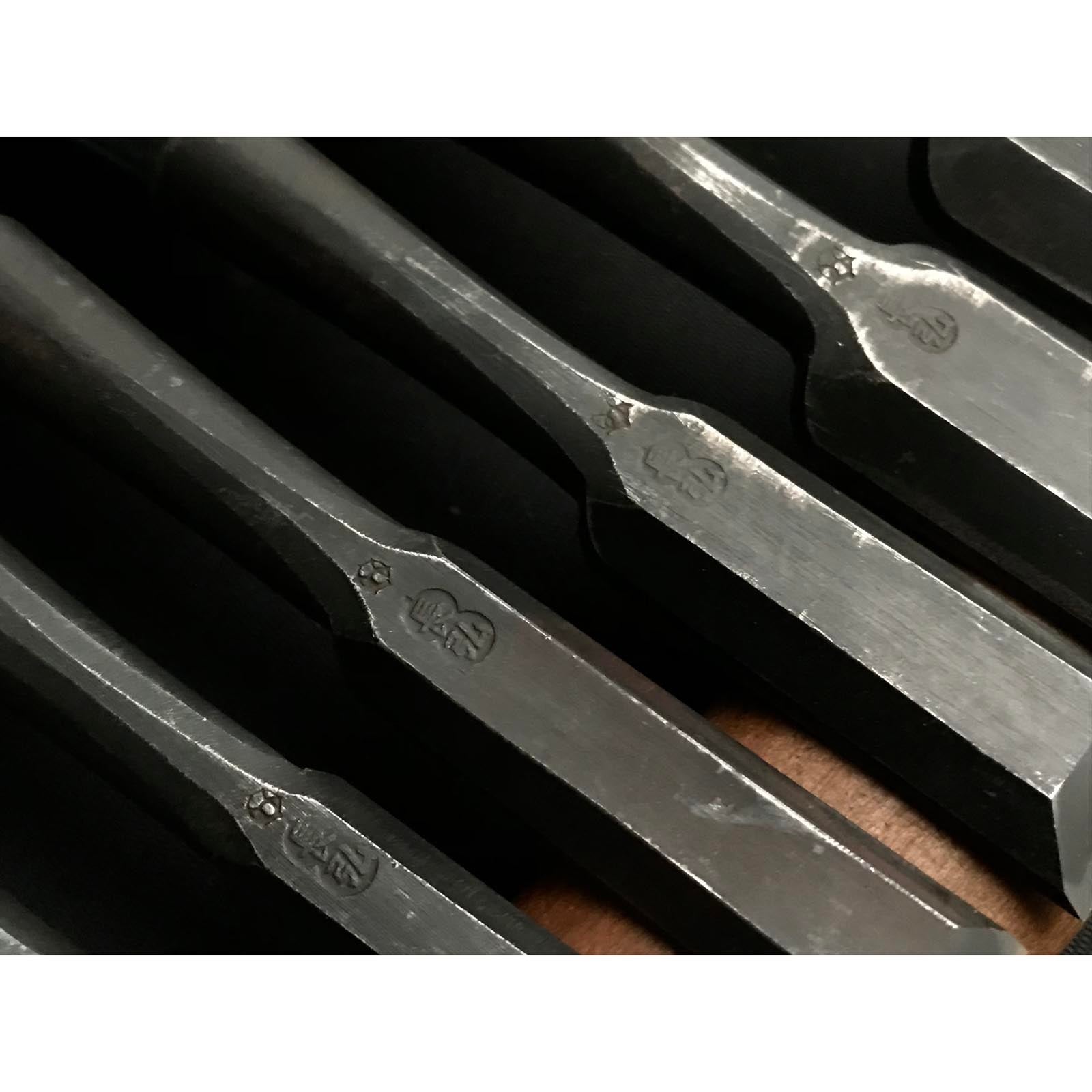 中古長広(ナガヒロ) 卓上ノミセット 中古長弘 追入組鑿 8本組 おいれのみ