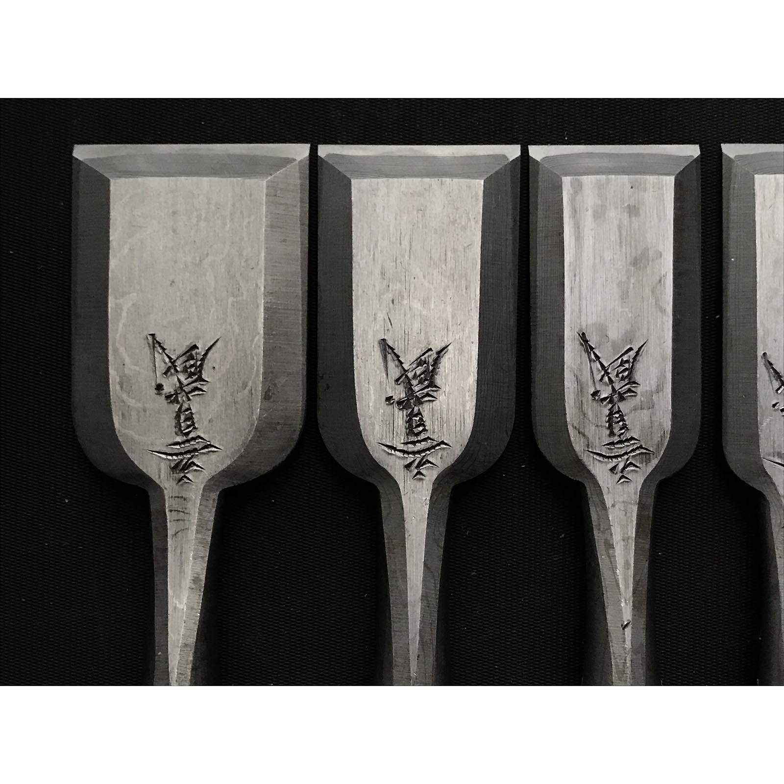 五百蔵作 木目追入組鑿  紫檀柄  Ioroi Mokume Bench chisels set (Oirenomi)