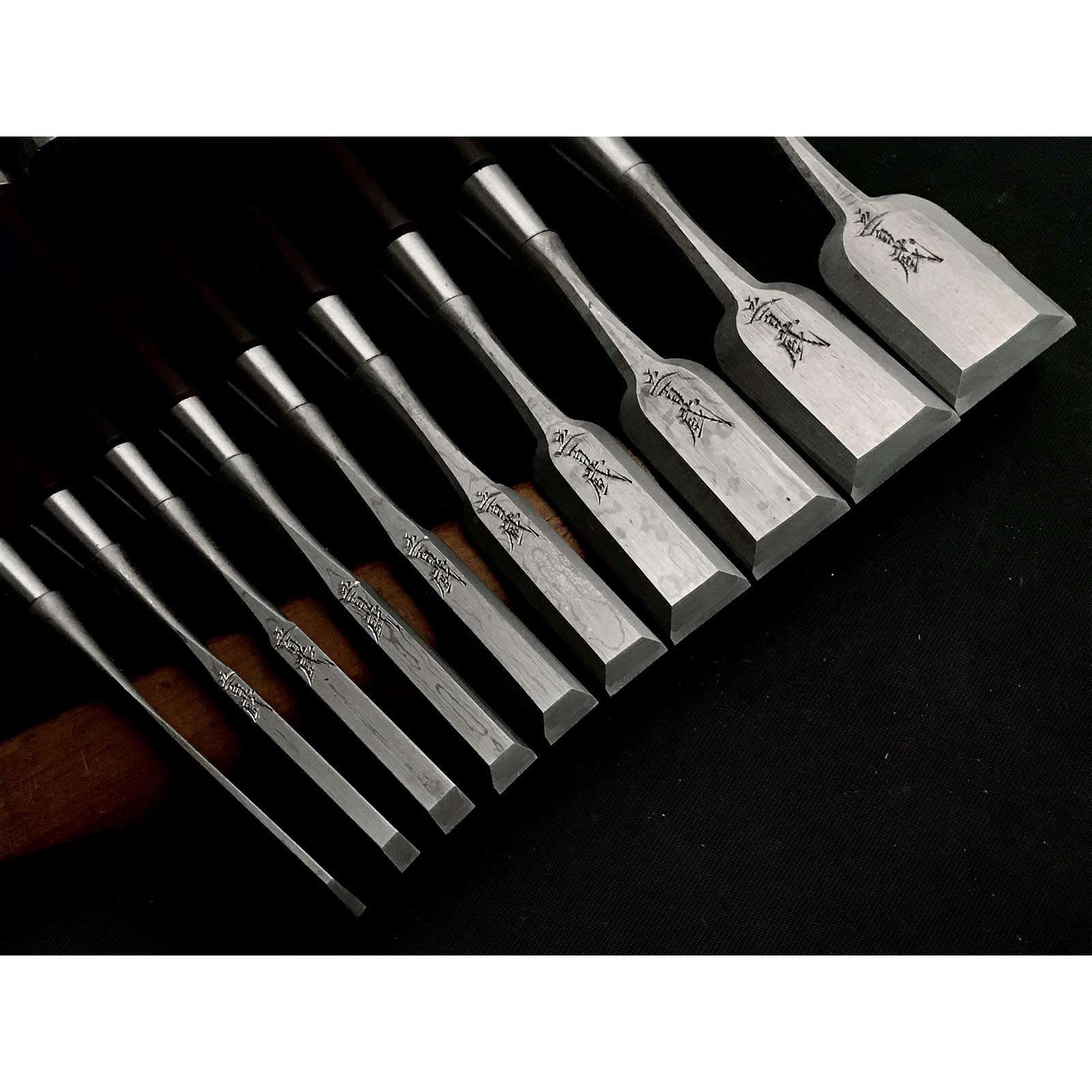 五百蔵作 木目追入組鑿 紫檀柄 Ioroi Mokume Bench chisels set (Oirenomi)