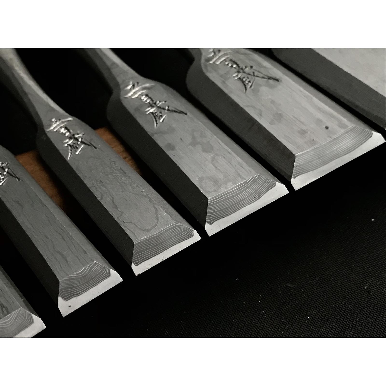 五百蔵作 木目追入組鑿 紫檀柄 Ioroi Mokume Bench chisels set (Oirenomi)