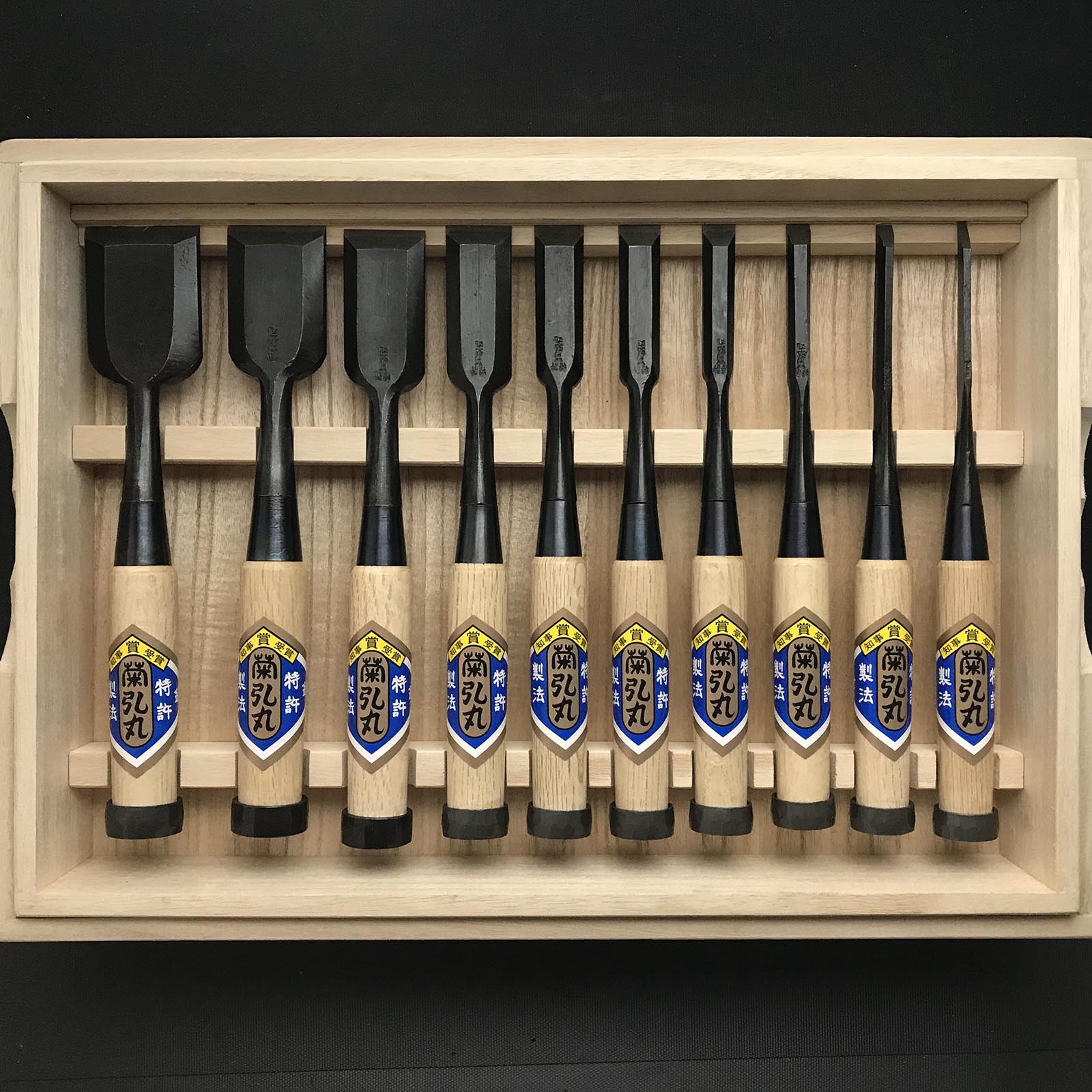 Kikuhiromaru Bench chisels set #2(Oirenomi) with wooden box    菊弘丸 追入組鑿 桐箱付