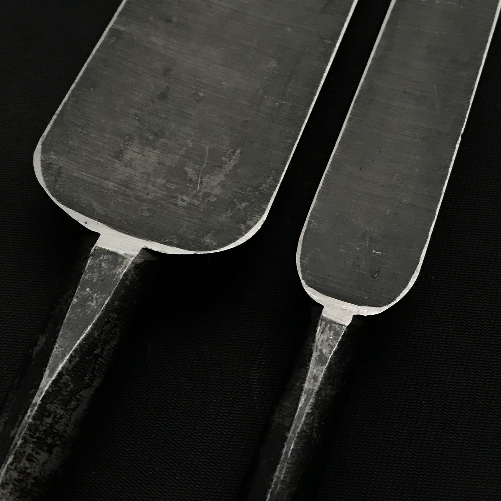 Iwazaki Slick Chisels with white steel by Iwazaki Eisuke 岩崎永祐作 岩崎 穴屋鑿 Anayanomi