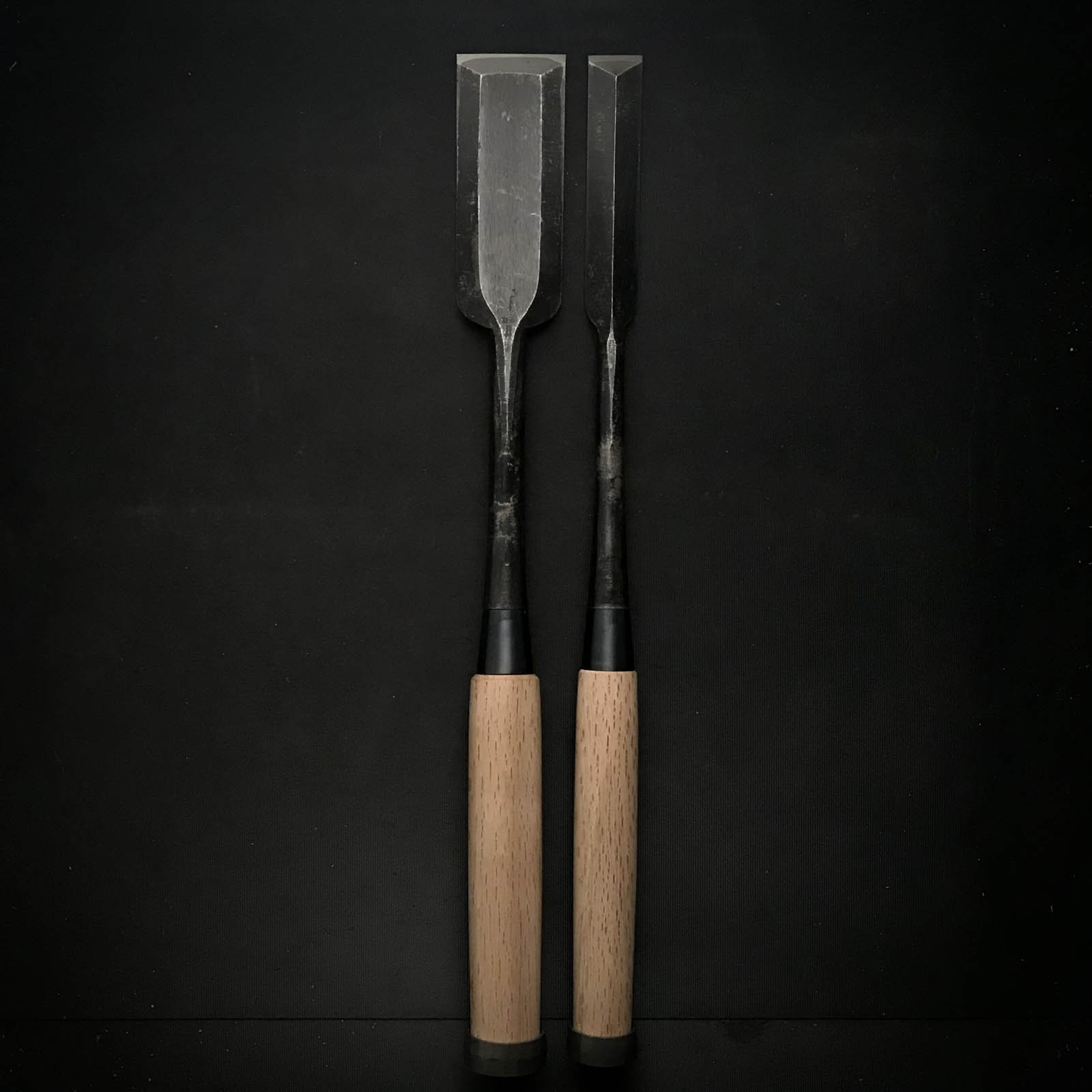 Iwazaki Slick Chisels with white steel by Iwazaki Eisuke 岩崎永祐作 岩崎 穴屋鑿 Anayanomi