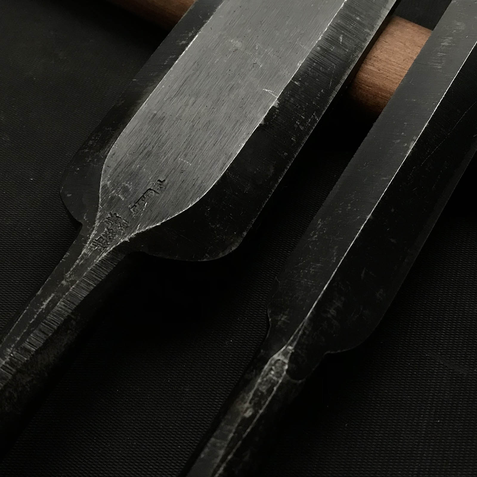 Iwazaki Slick Chisels with white steel by Iwazaki Eisuke 岩崎永祐作 岩崎 穴屋鑿 Anayanomi