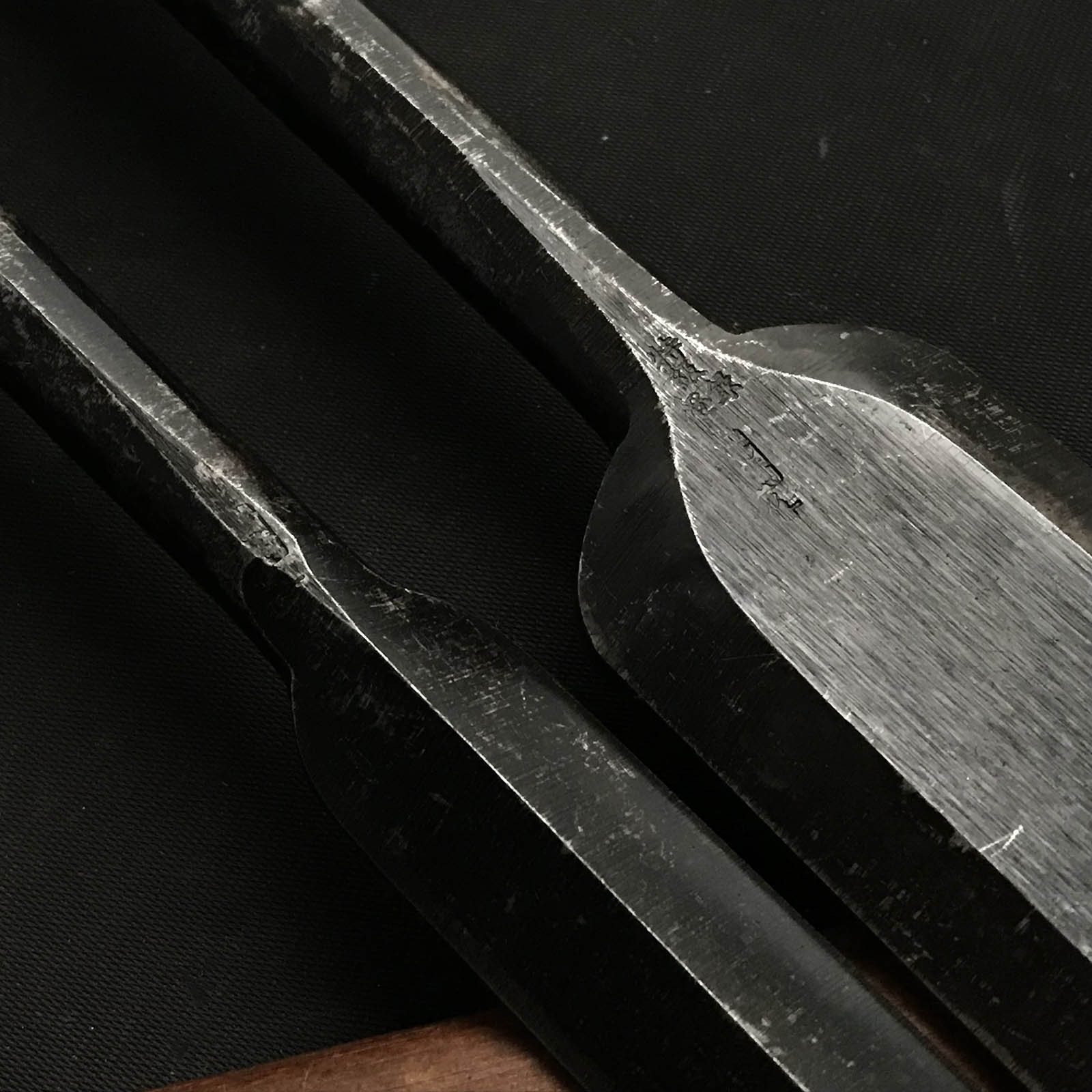 Iwazaki Slick Chisels with white steel by Iwazaki Eisuke 岩崎永祐作 岩崎 穴屋鑿 Anayanomi