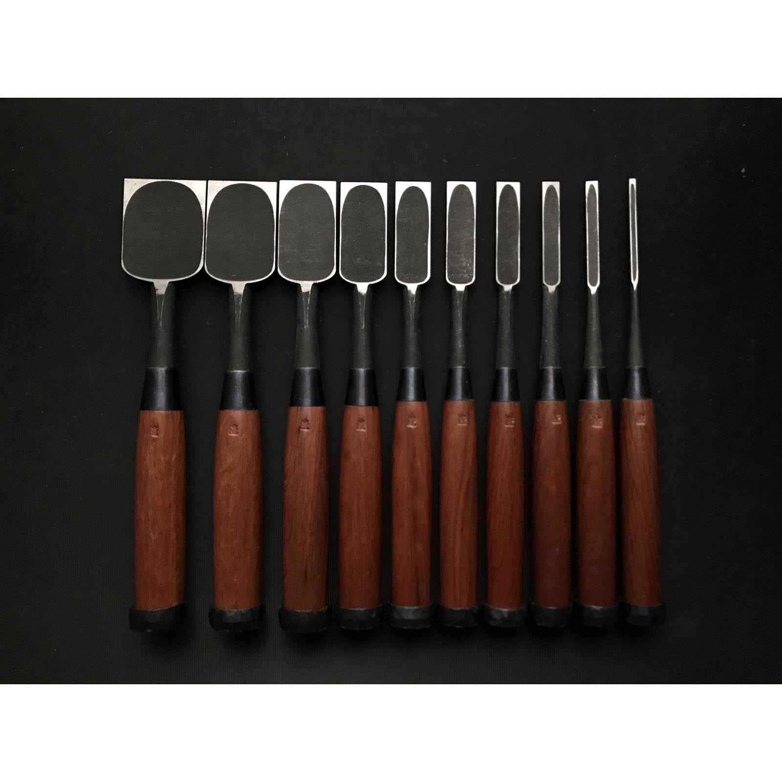 Old stock Kougetsu Bench chisels set with longer handle by Yamazaki Nobutsugu 掘出し物 光月 山崎信次作 追入組鑿 長柄 Orenomi