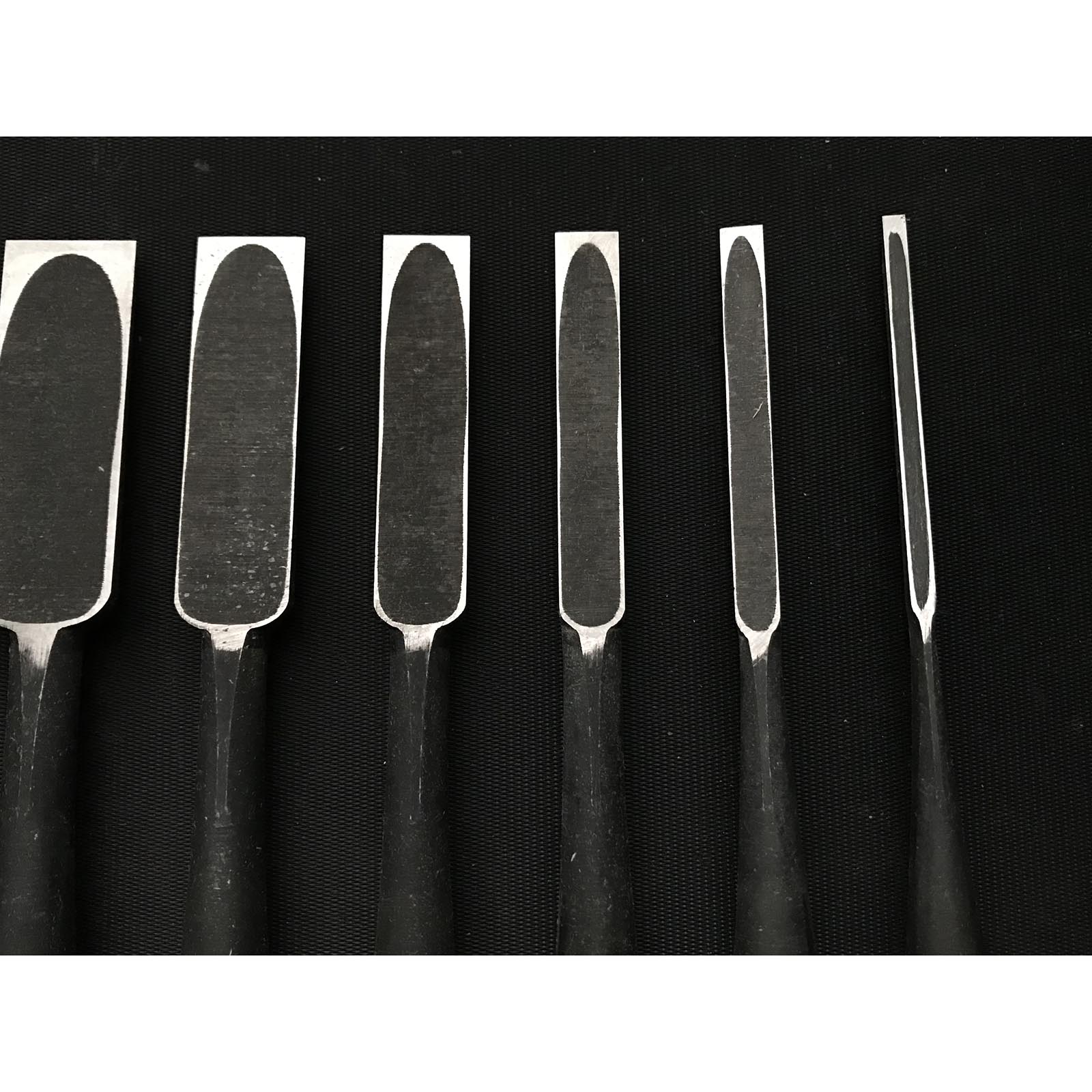 Old stock Kougetsu Bench chisels set with longer handle by Yamazaki Nobutsugu 掘出し物 光月 山崎信次作 追入組鑿 長柄 Orenomi