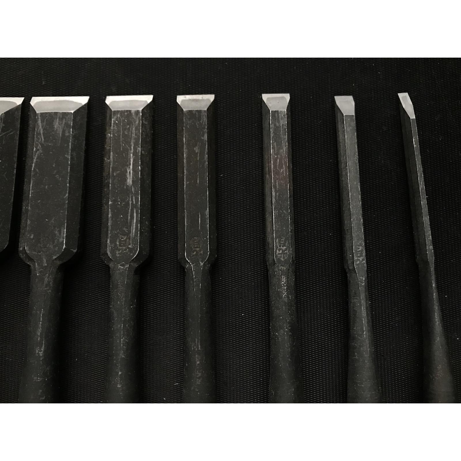 Old stock Kougetsu Bench chisels set with longer handle by Yamazaki Nobutsugu 掘出し物 光月 山崎信次作 追入組鑿 長柄 Orenomi
