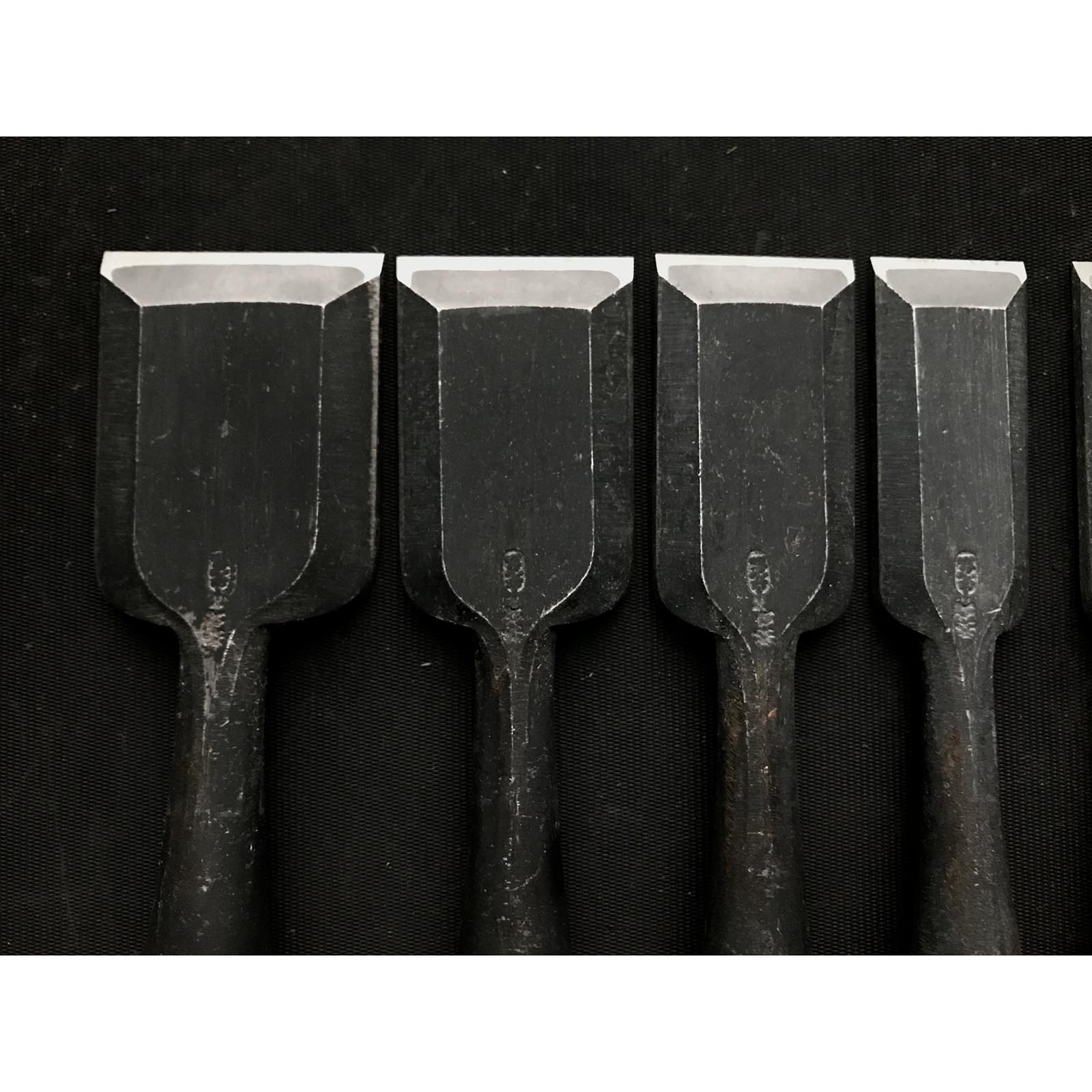 オールドストック 山廣初期作品の卓上ノミセット 岡山猛作 追入10本組鑿 山弘 三分長柄 オイレノミ