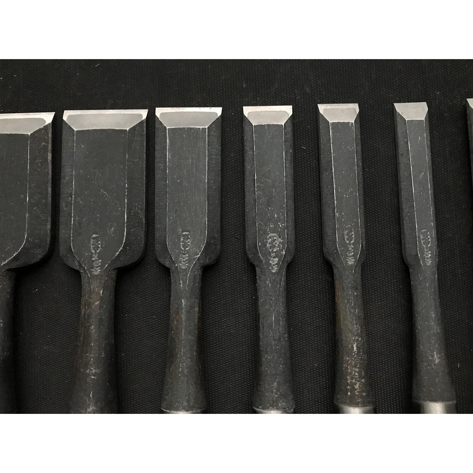 オールドストック 山廣初期作品の卓上ノミセット 岡山猛作 追入10本組鑿 山弘 三分長柄 オイレノミ