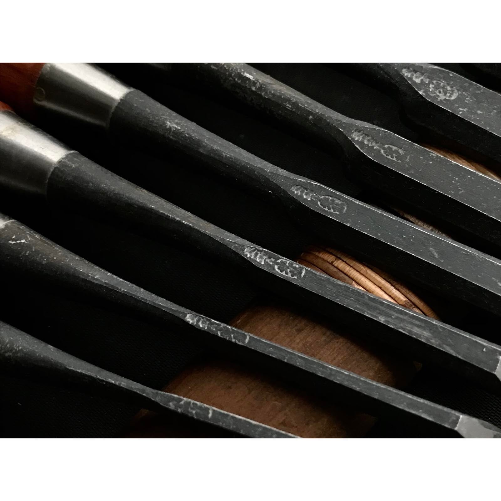 オールドストック 山廣初期作品の卓上ノミセット 岡山猛作 追入10本組鑿 山弘 三分長柄 オイレノミ