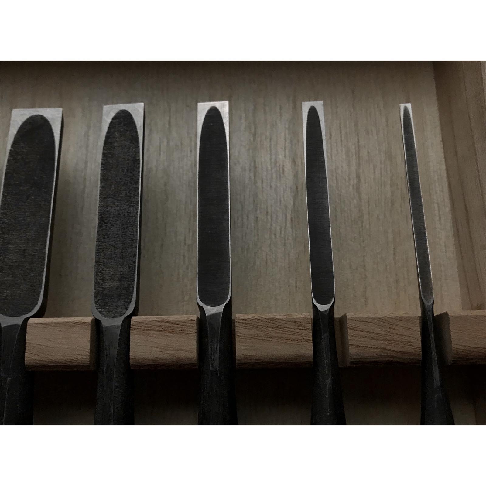 オールドストック 山廣初期作品の卓上ノミセット 岡山猛作 追入10本組鑿 山弘 三分長柄 オイレノミ