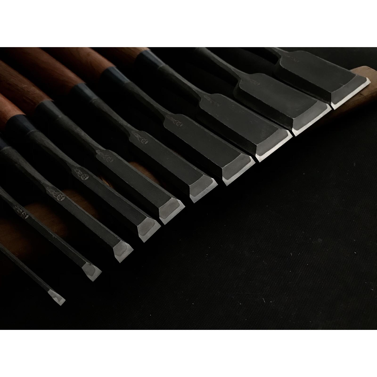 オールドストック 山廣初期作品の卓上ノミセット 岡山猛作 追入10本組鑿 山弘 三分長柄 オイレノミ