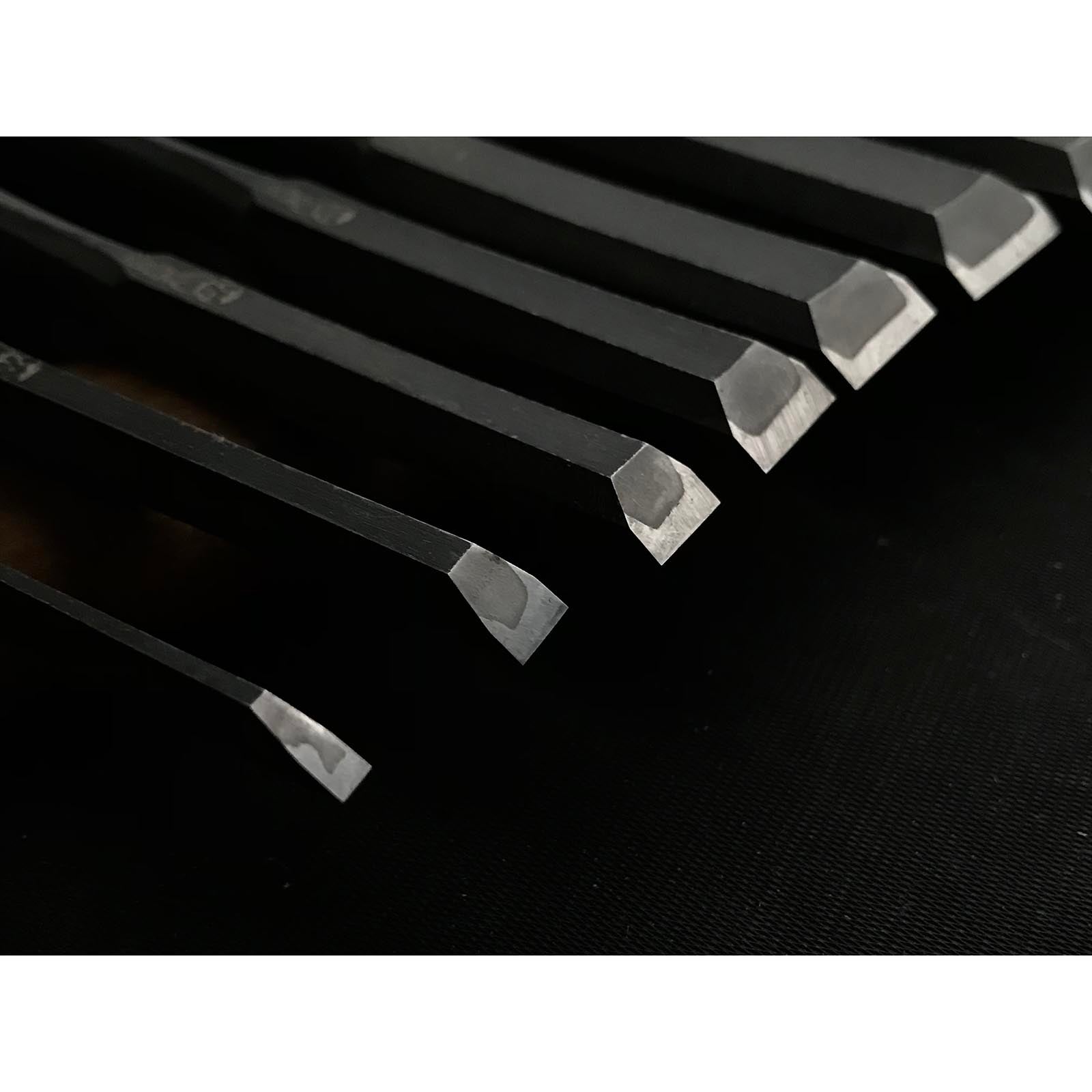 オールドストック 山廣初期作品の卓上ノミセット 岡山猛作 追入10本組鑿 山弘 三分長柄 オイレノミ