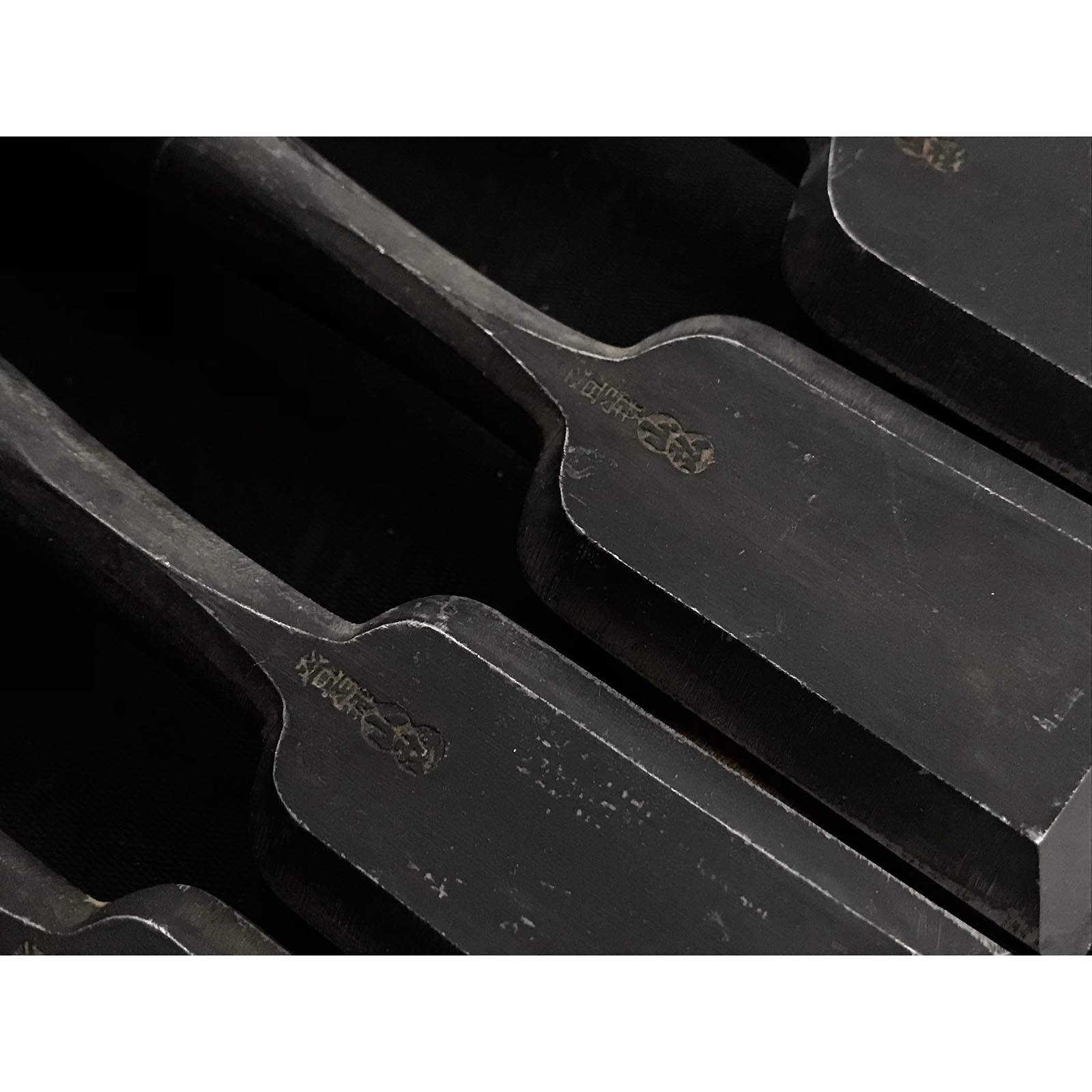 オールドストック 山廣初期作品の卓上ノミセット 岡山猛作 追入10本組鑿 山弘 三分長柄 オイレノミ