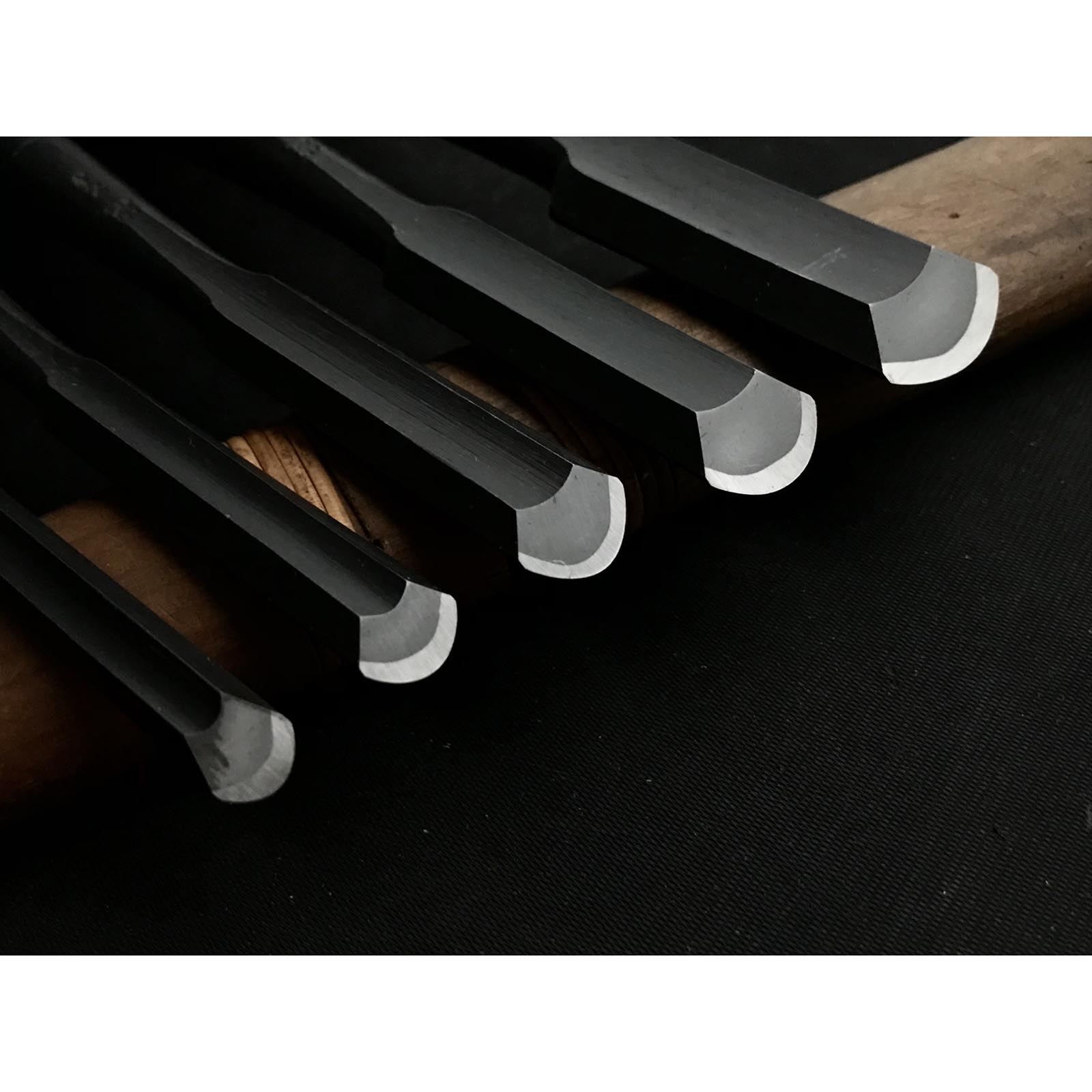 Old stock Kunikei Soto maru chisels set by Ikeda Yoshiro 掘出し物 池田慶郎氏 三代目国慶作 外丸鑿5本組 Sotomarunomi