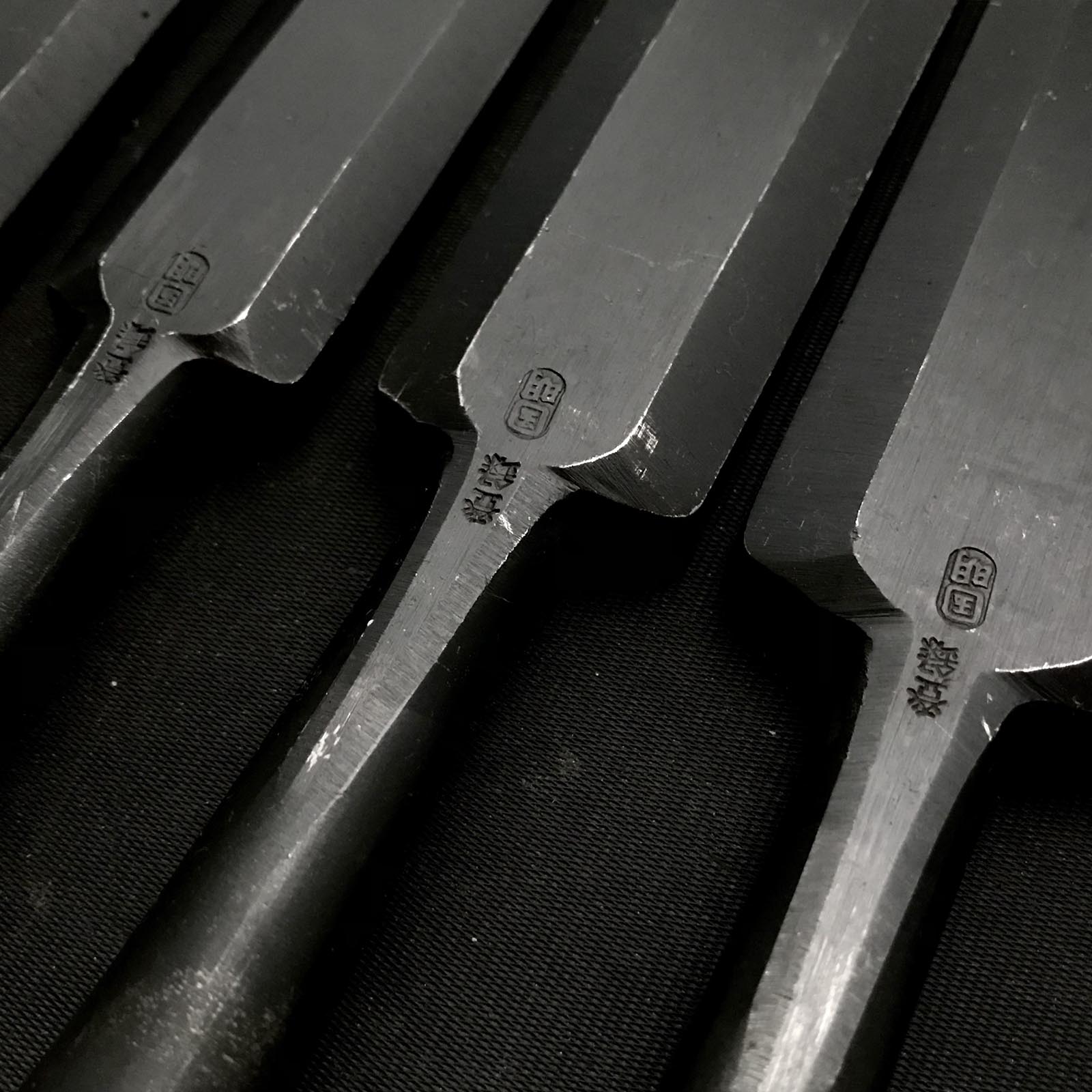 Old stock Kuniaki Timber chisels set with White steel 掘出し物 国明 叩鑿6本組 Tatakinomi