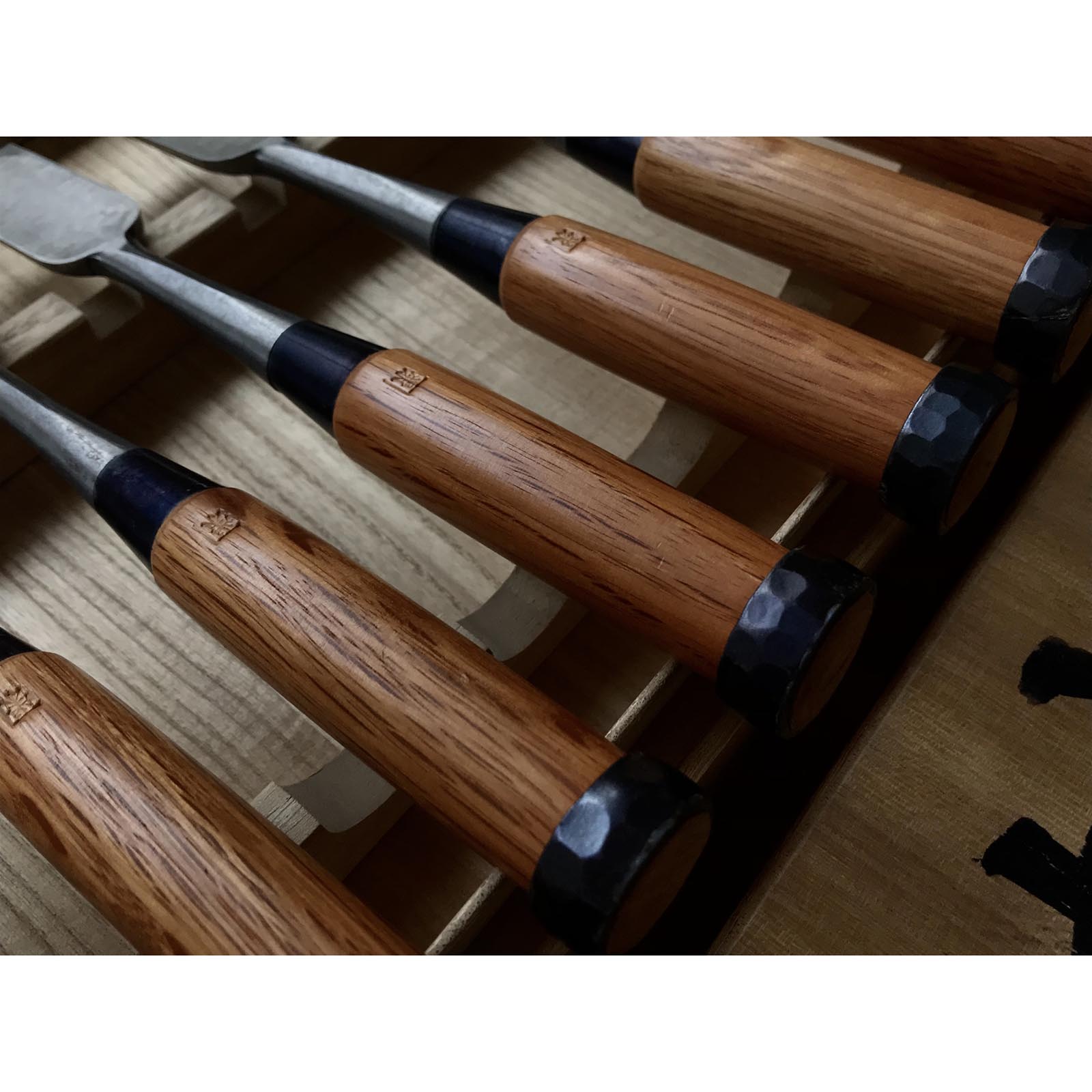 腰高 卓上鑿セット 手彫り 越孝 16本追入組鑿 彫り込み おいいれのみ