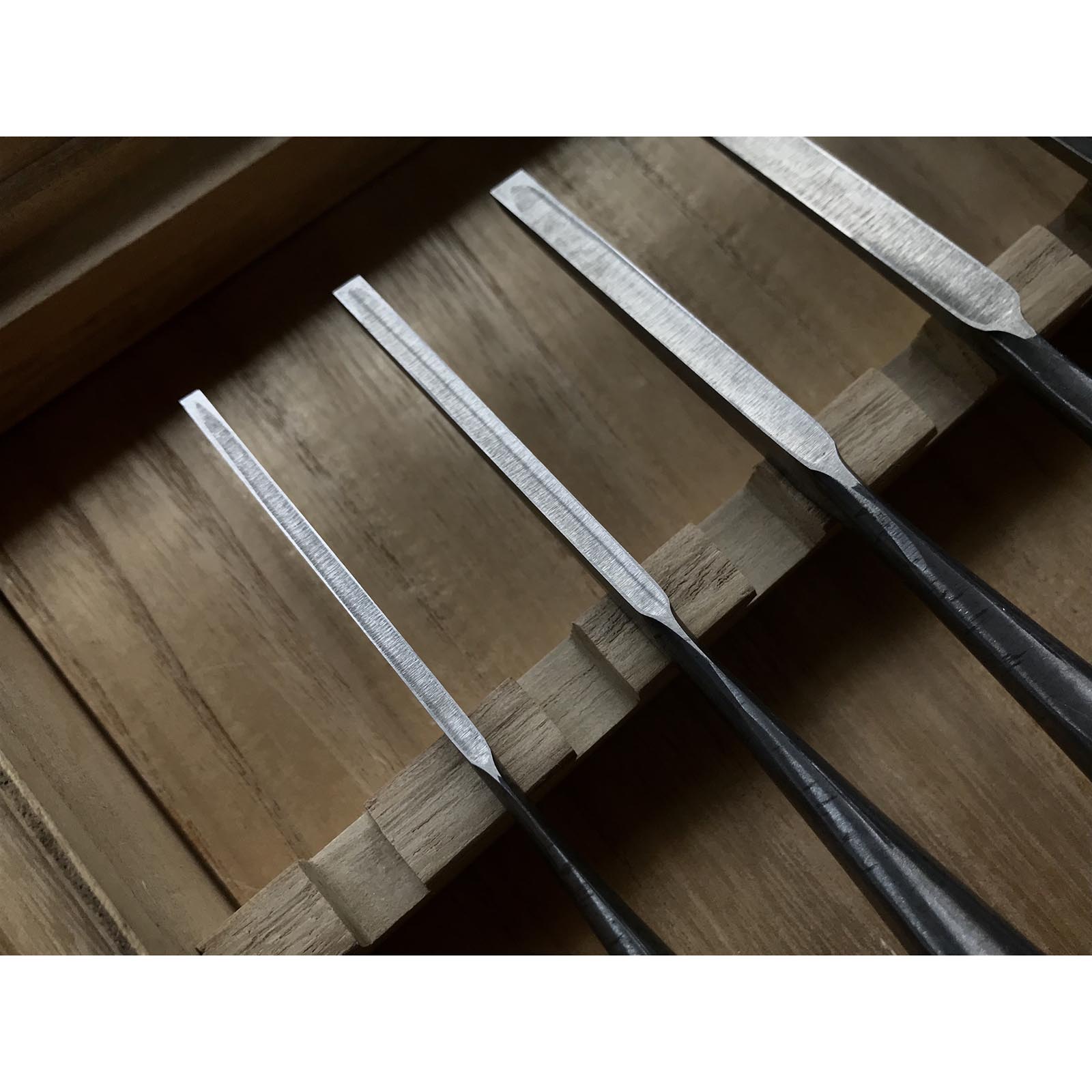 腰高 卓上鑿セット 手彫り 越孝 16本追入組鑿 彫り込み おいいれのみ