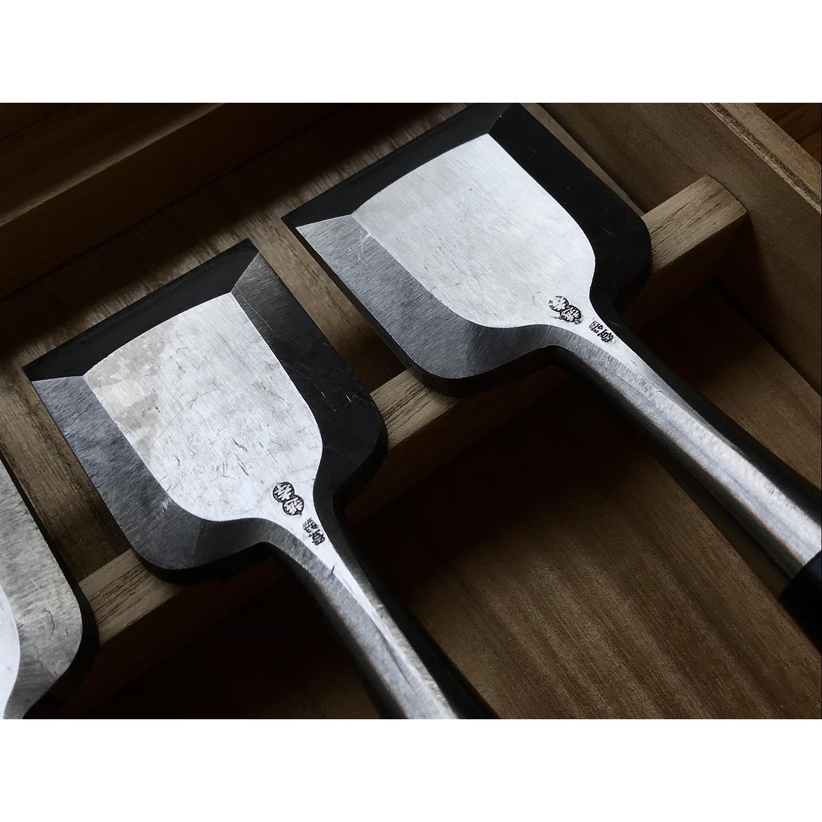 腰高 卓上鑿セット 手彫り 越孝 16本追入組鑿 彫り込み おいいれのみ