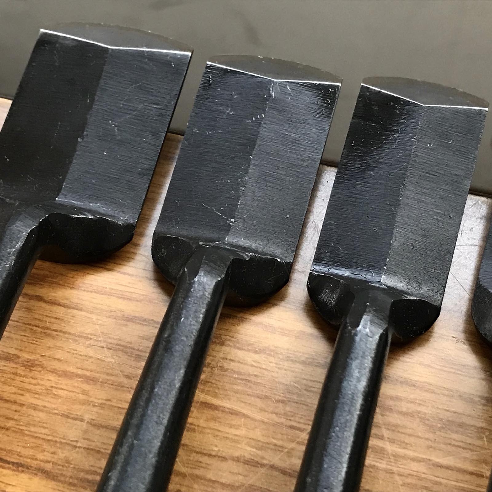 Old stock Sotomaru Trowel chisel (Kote nomi) Dovetail type 掘出し物 外丸鏝鑿 鎬型 3,6,9,12,15,18,21,24,27,30,36mm