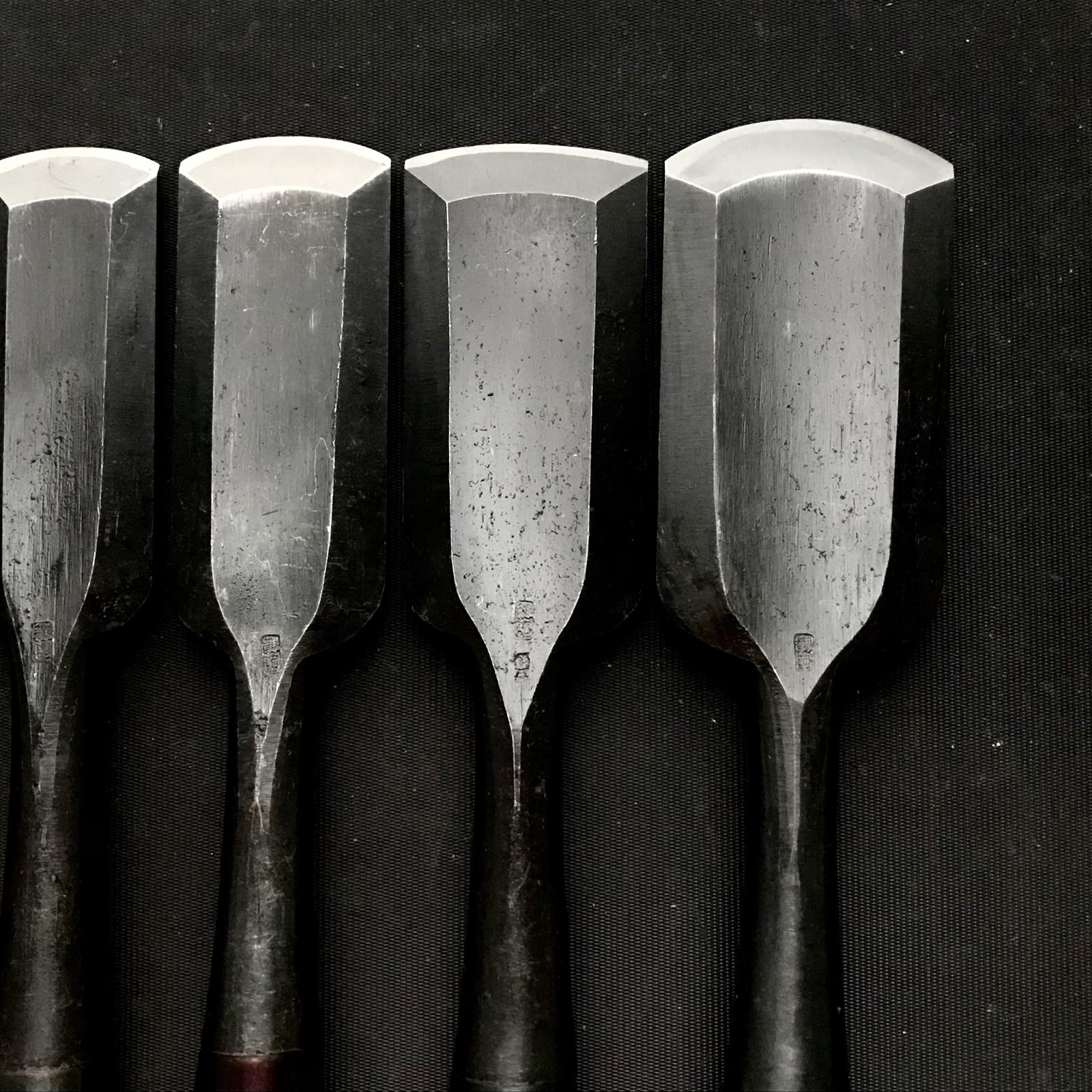 Old stock Kunitsuru Soto maru chisels set with white steel 掘出し物 國鶴 外丸叩き鑿 7本組 Sotomarunomi