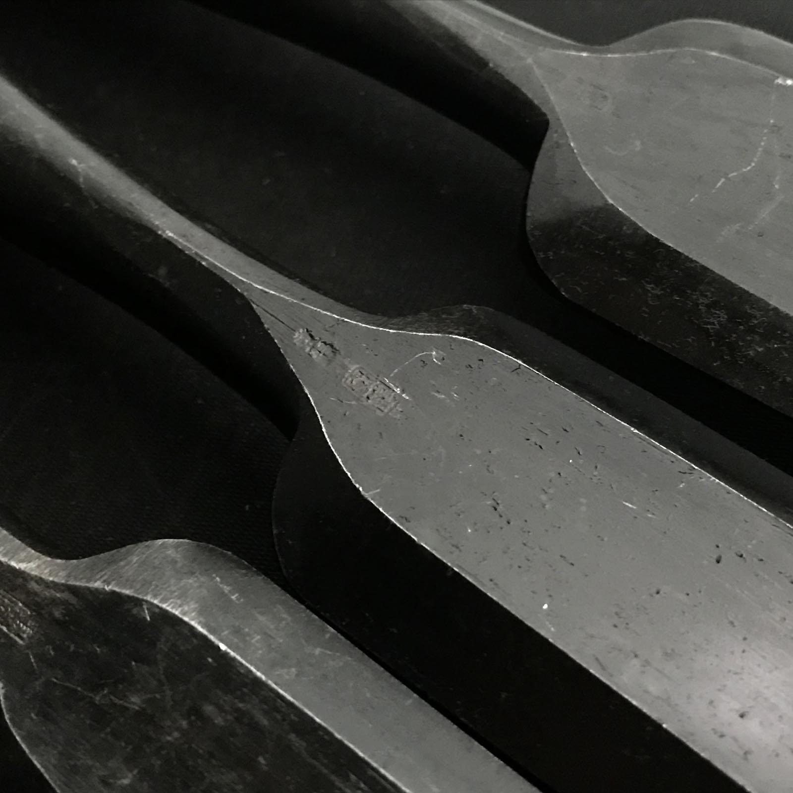 Old stock Kunitsuru Soto maru chisels set with white steel 掘出し物 國鶴 外丸叩き鑿 7本組 Sotomarunomi