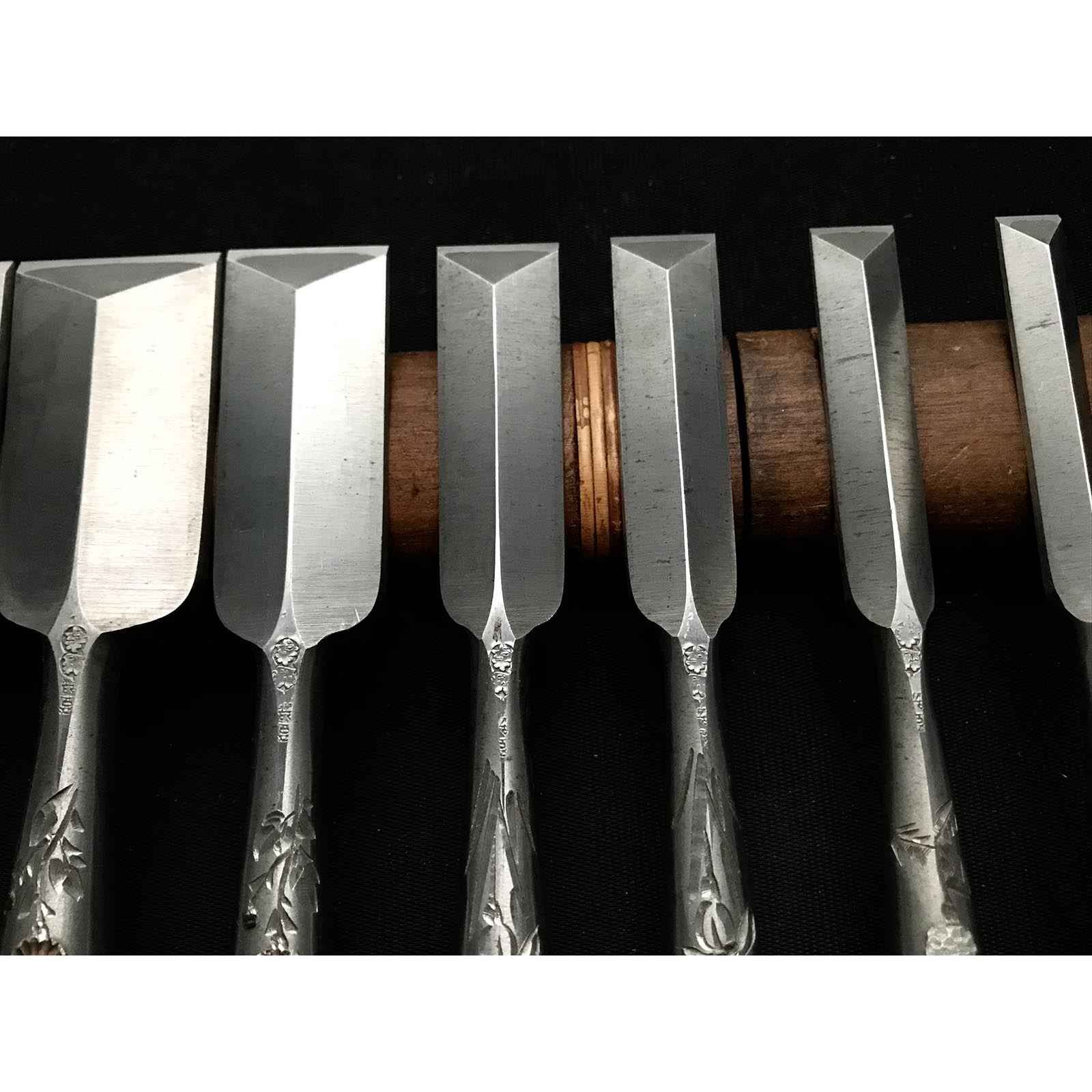 古株 越高 アリ ベンチノミセット 紫檀柄 掘り出し物 越孝 磨仕上 鎬型追入10本組鑿 紫檀柄 しのぎのみ