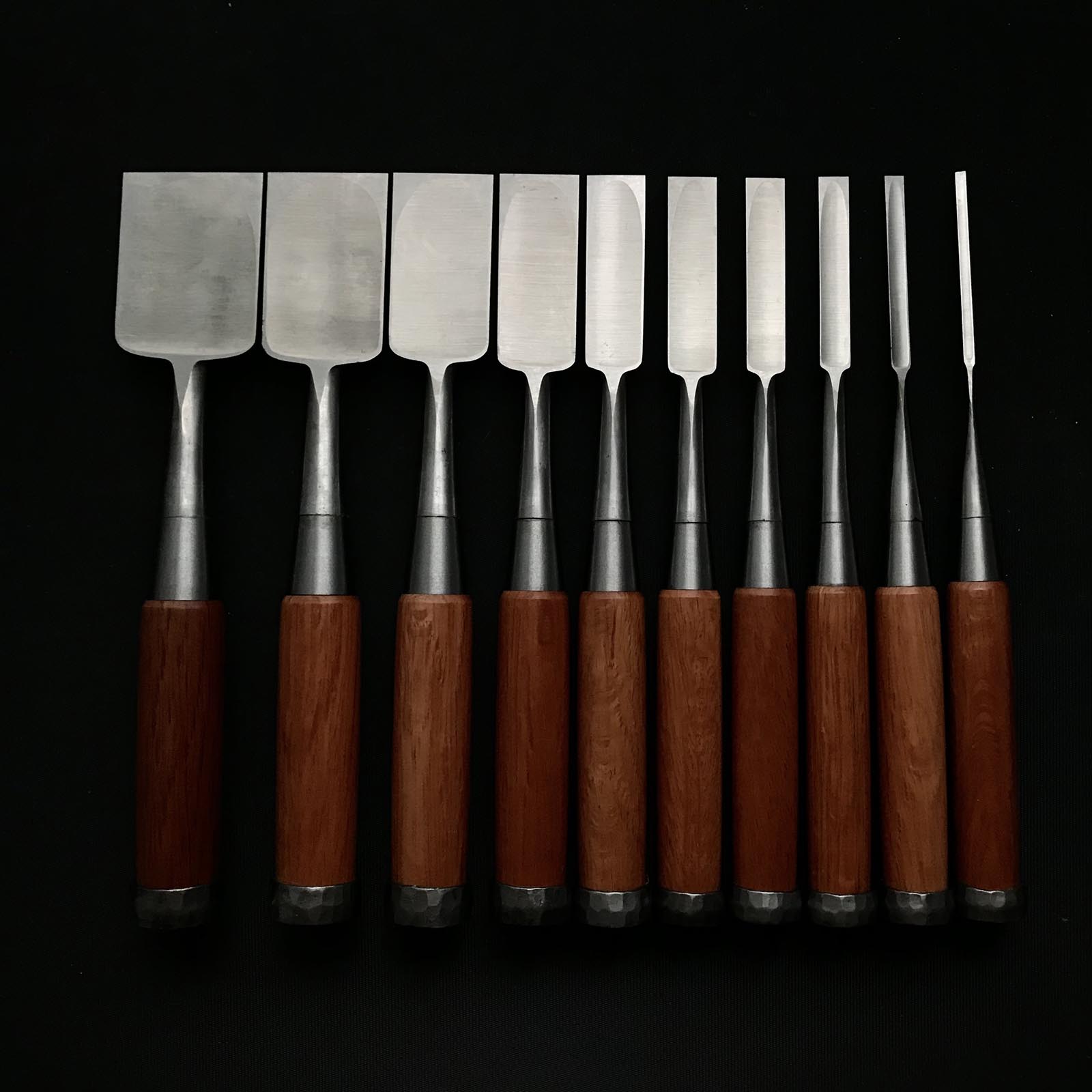 Old stock #2 Toshihiro Bench chisels set by Sukemaru 掘出し物 寿弘 四代助丸問屋銘 碓氷淑郎 磨き仕上追入組鑿 桐箱付 Oirenomi