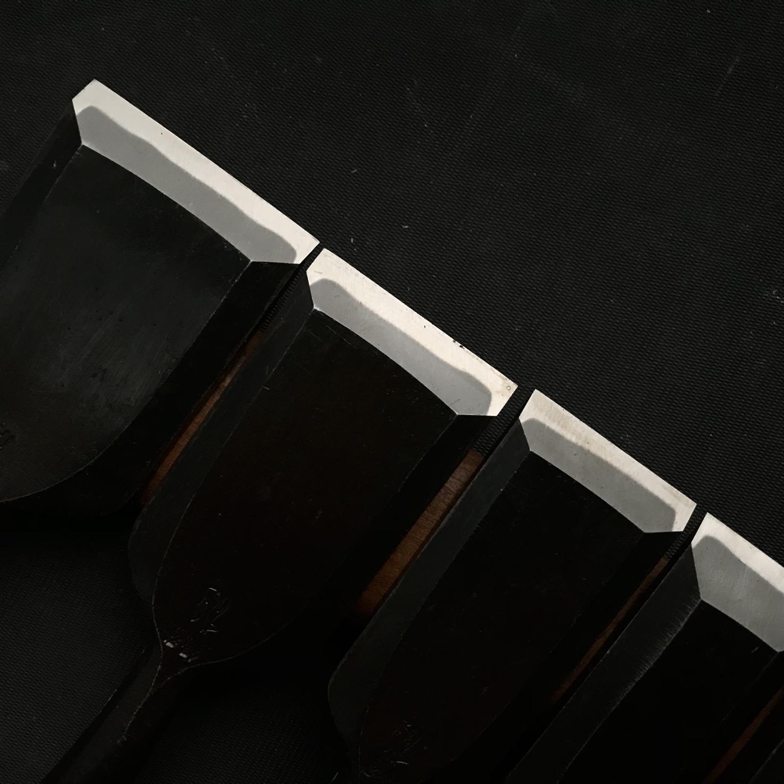 Kitsune Bench chisels set by Isono Nobuo 磯野信夫作 狐 追入組鑿 黒檀柄 Oirenomi