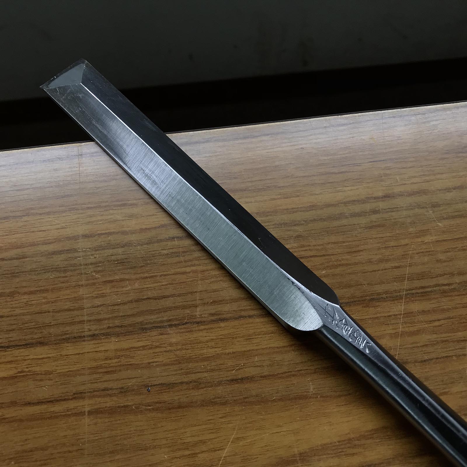 Old stock Fujihara Dovetail Slick Chisels (Ootsuki-nomi, Hontsuki-Nomi) 掘出し物 藤原作 本突き鎬鑿 24mm