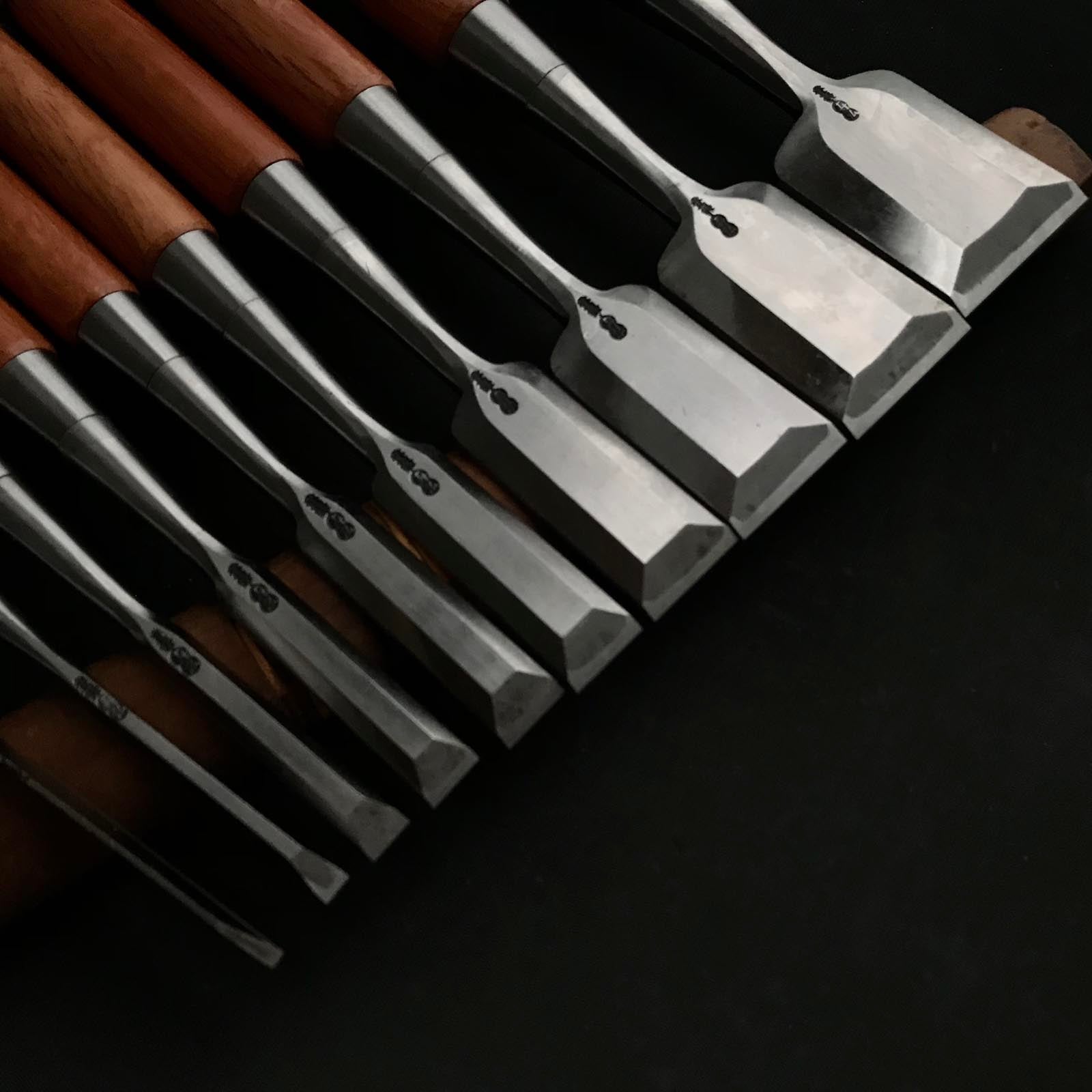 Old stock #2 Toshihiro Bench chisels set by Sukemaru 掘出し物 寿弘 四代助丸問屋銘 碓氷淑郎 磨き仕上追入組鑿 桐箱付 Oirenomi