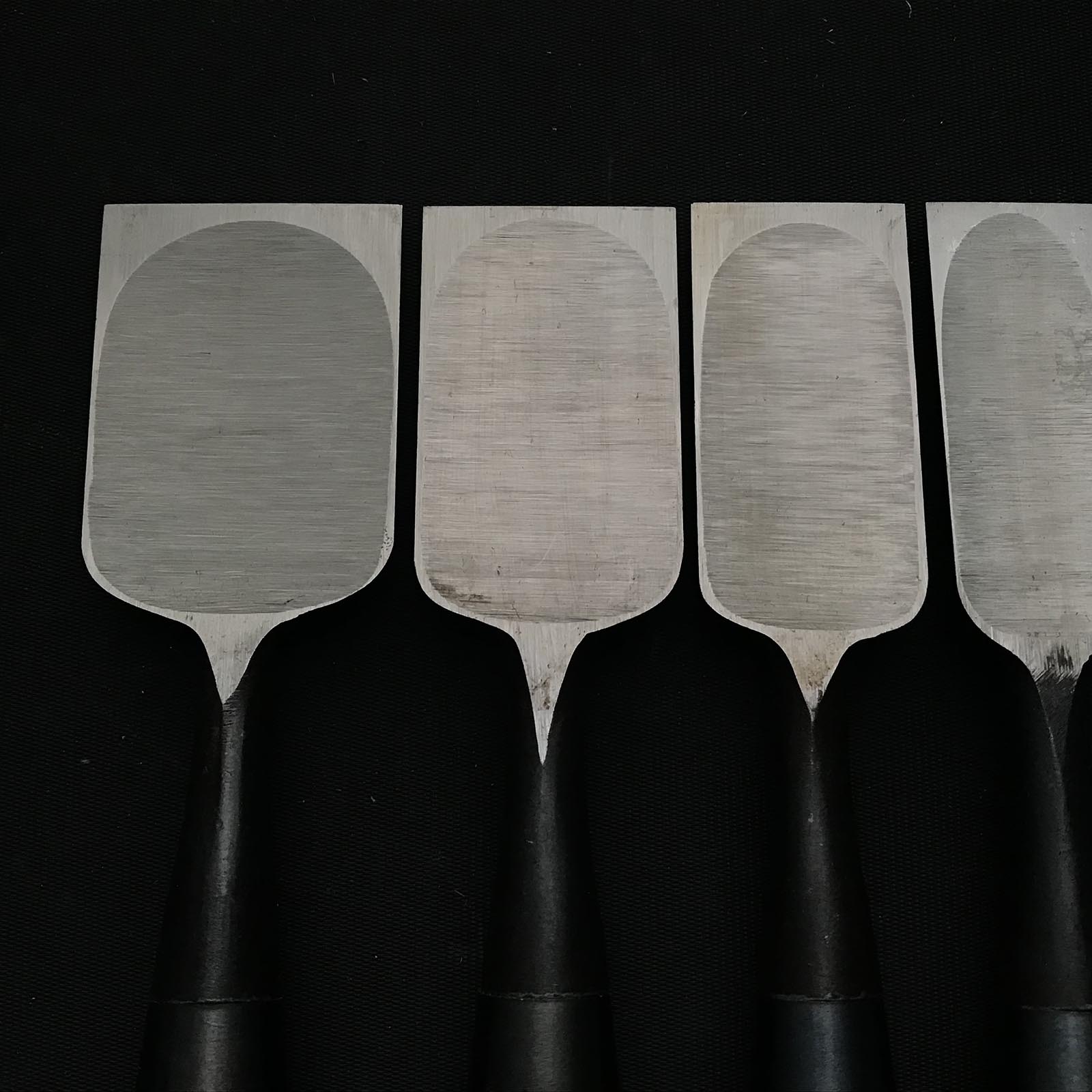 Kitsune Bench chisels set by Isono Nobuo 磯野信夫作 狐 追入組鑿 赤樫柄 Oirenomi
