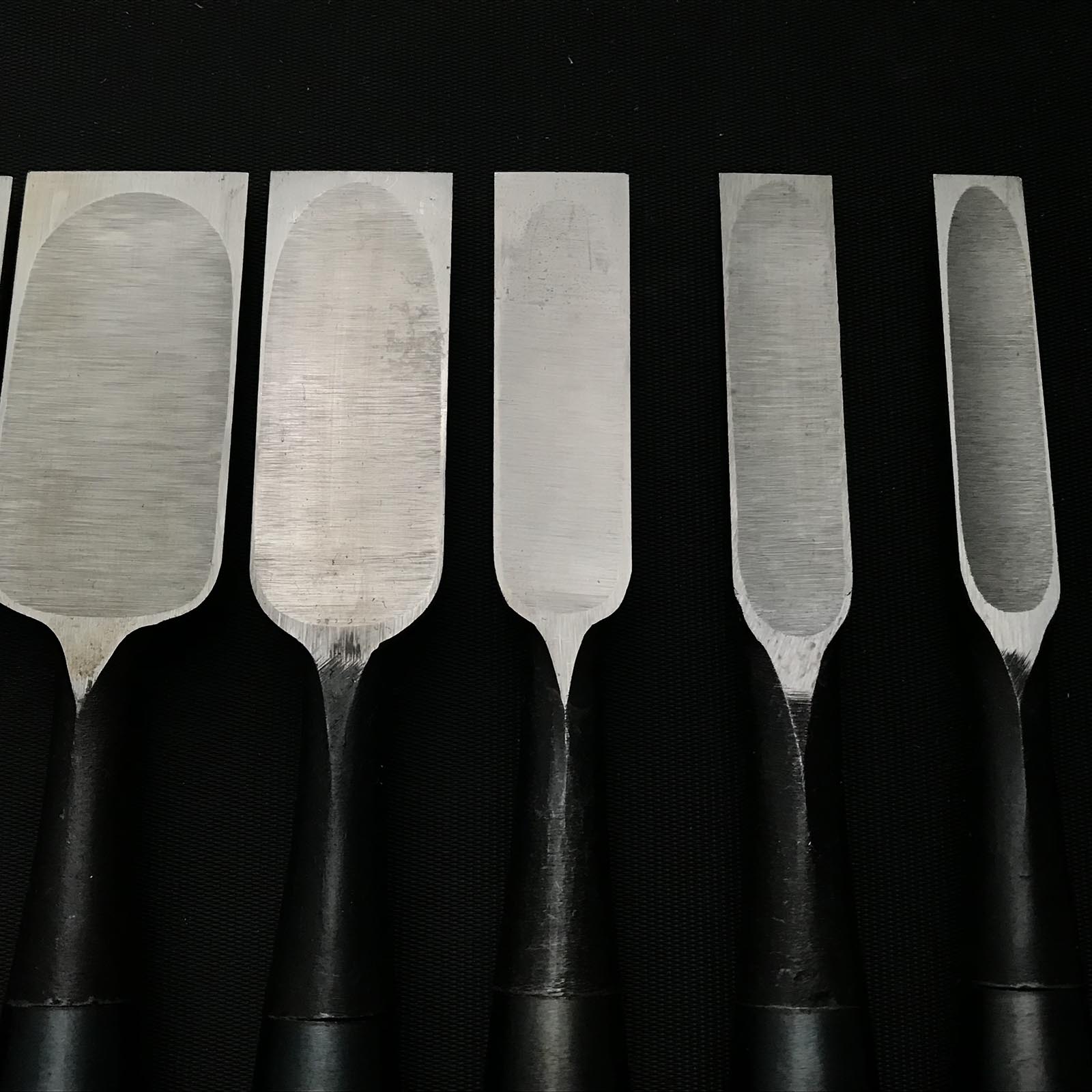 Kitsune Bench chisels set by Isono Nobuo 磯野信夫作 狐 追入組鑿 赤樫柄 Oirenomi