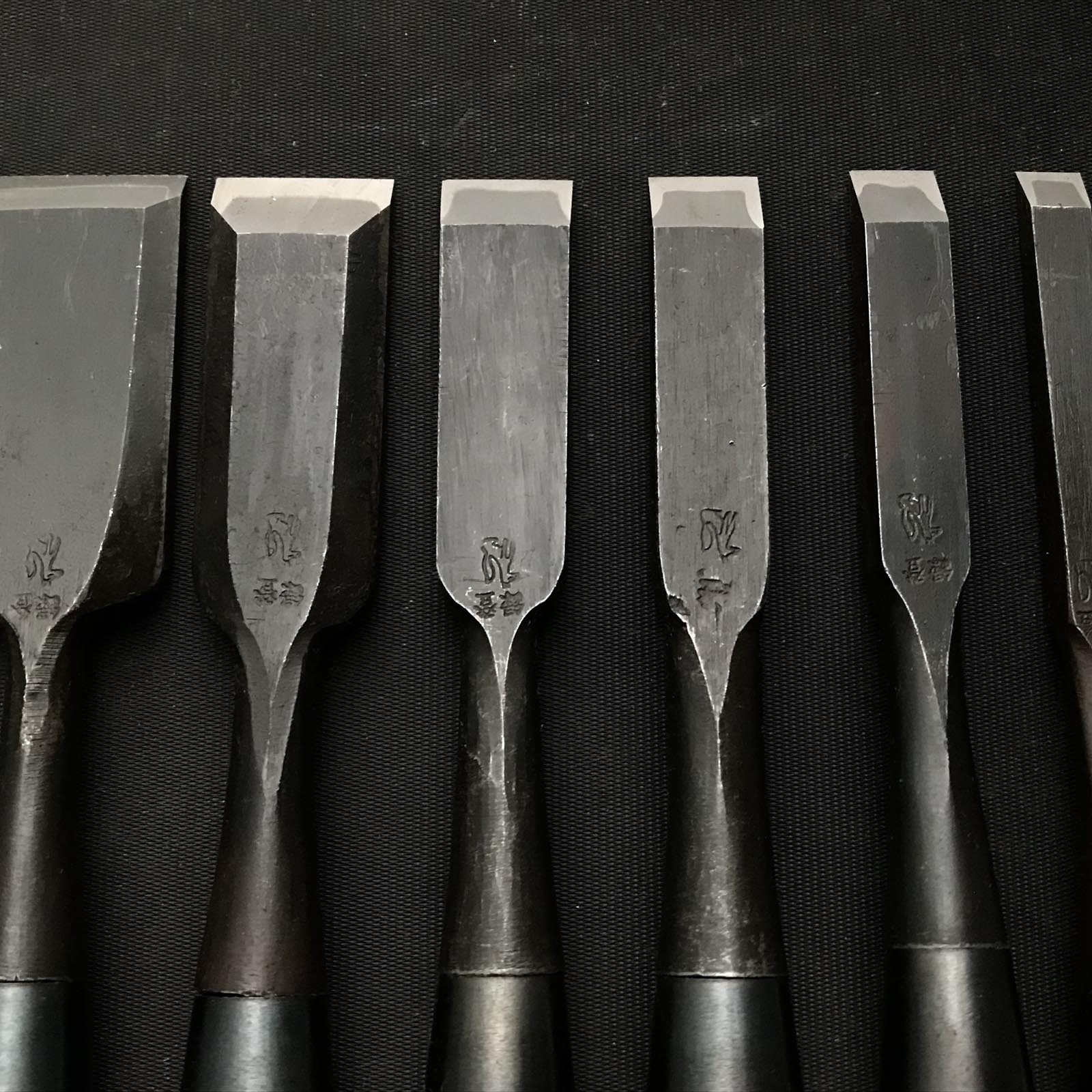 Kitsune Bench chisels set by Isono Nobuo 磯野信夫作 狐 追入組鑿 赤樫柄 Oirenomi