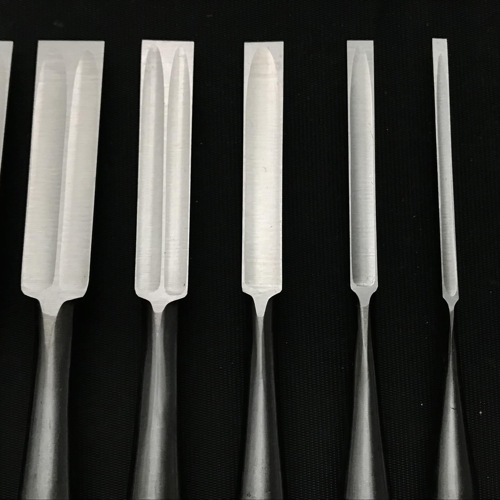 Old stock Toshihiro Bench chisels set by Sukemaru with Quadruple Ura 掘出し物 寿弘 四代助丸問屋銘 碓氷淑郎 磨き仕上四つ裏追入組鑿 桐箱付 Oirenomi