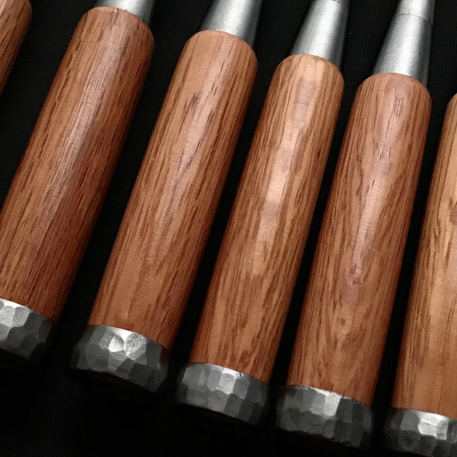 Old stock Toshihiro Bench chisels set by Sukemaru with Quadruple Ura 掘出し物 寿弘 四代助丸問屋銘 碓氷淑郎 磨き仕上四つ裏追入組鑿 桐箱付 Oirenomi