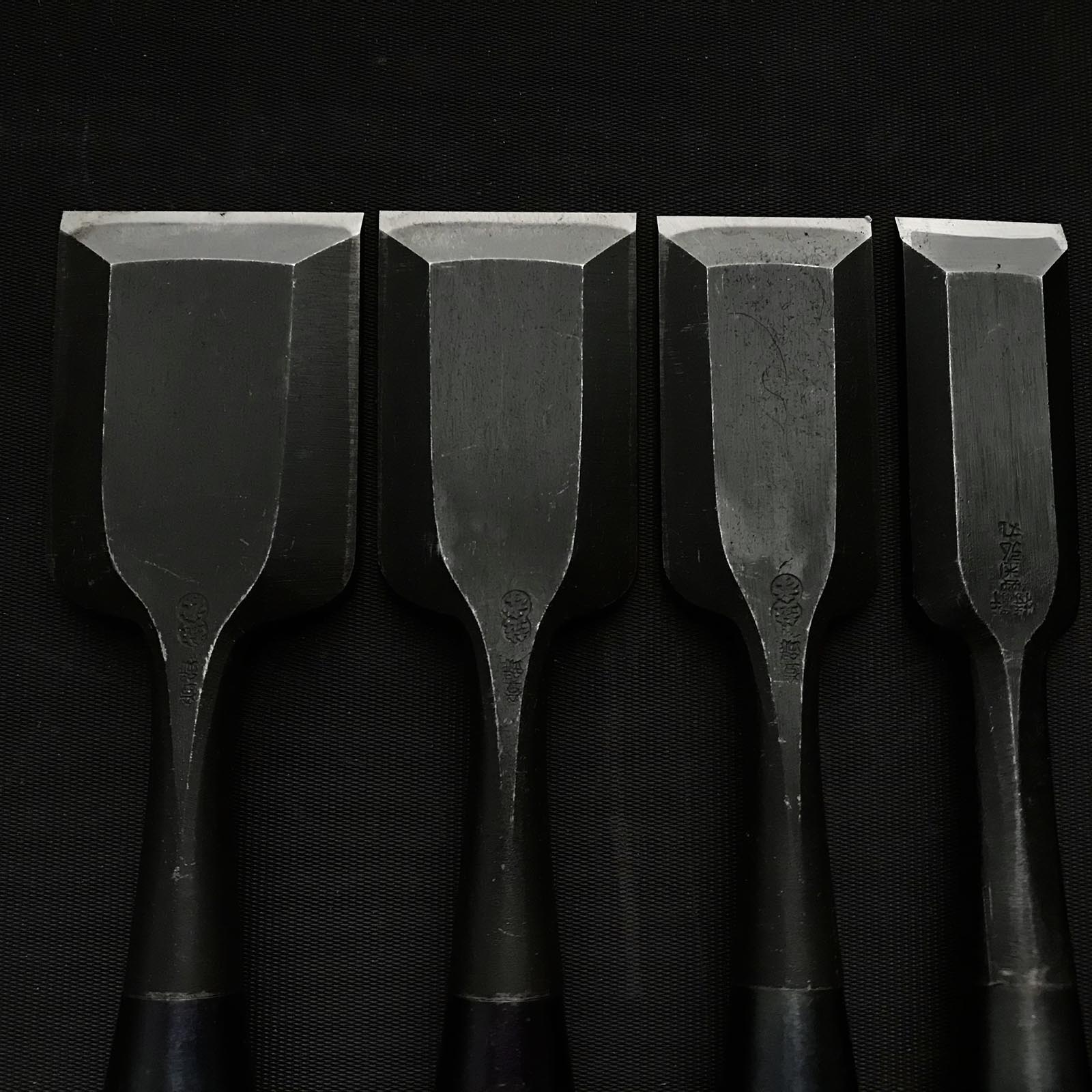 Koshitaka Bench chisels set (Oirenomi)with Triple ura 越孝 追入組鑿 三つ裏