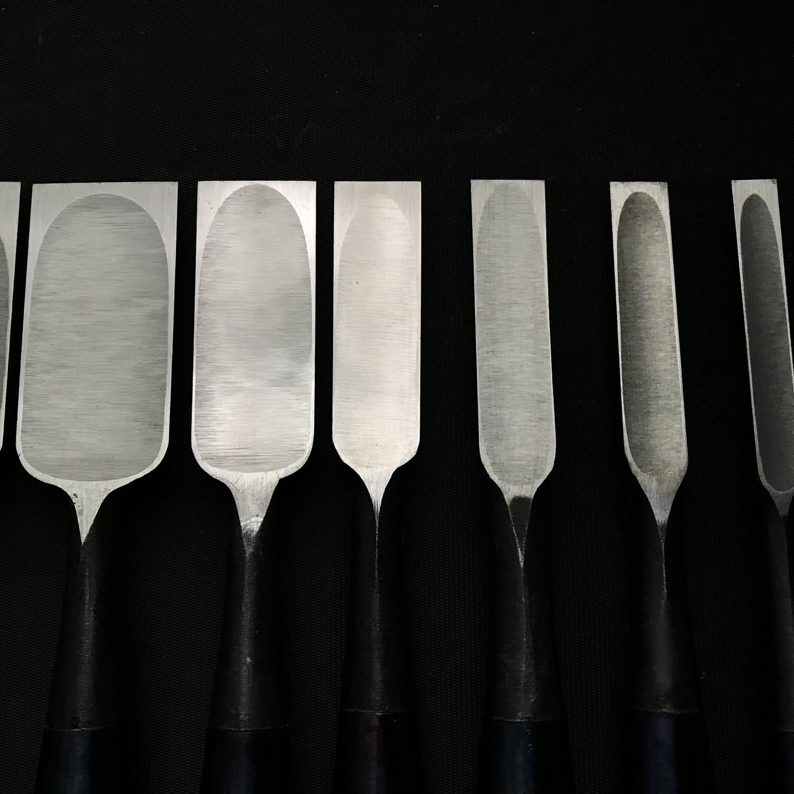 Kitsune Bench chisels set by Isono Nobuo 磯野信夫作 狐 追入組鑿 黄楊柄 Oirenomi