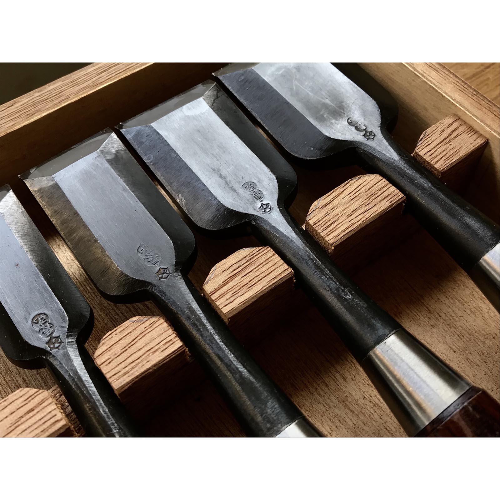 Old stock Osahiro (Nagahiro) Bench chisels set 掘出し物 長弘 追入組鑿 10本組 紫檀柄 Oirenomi